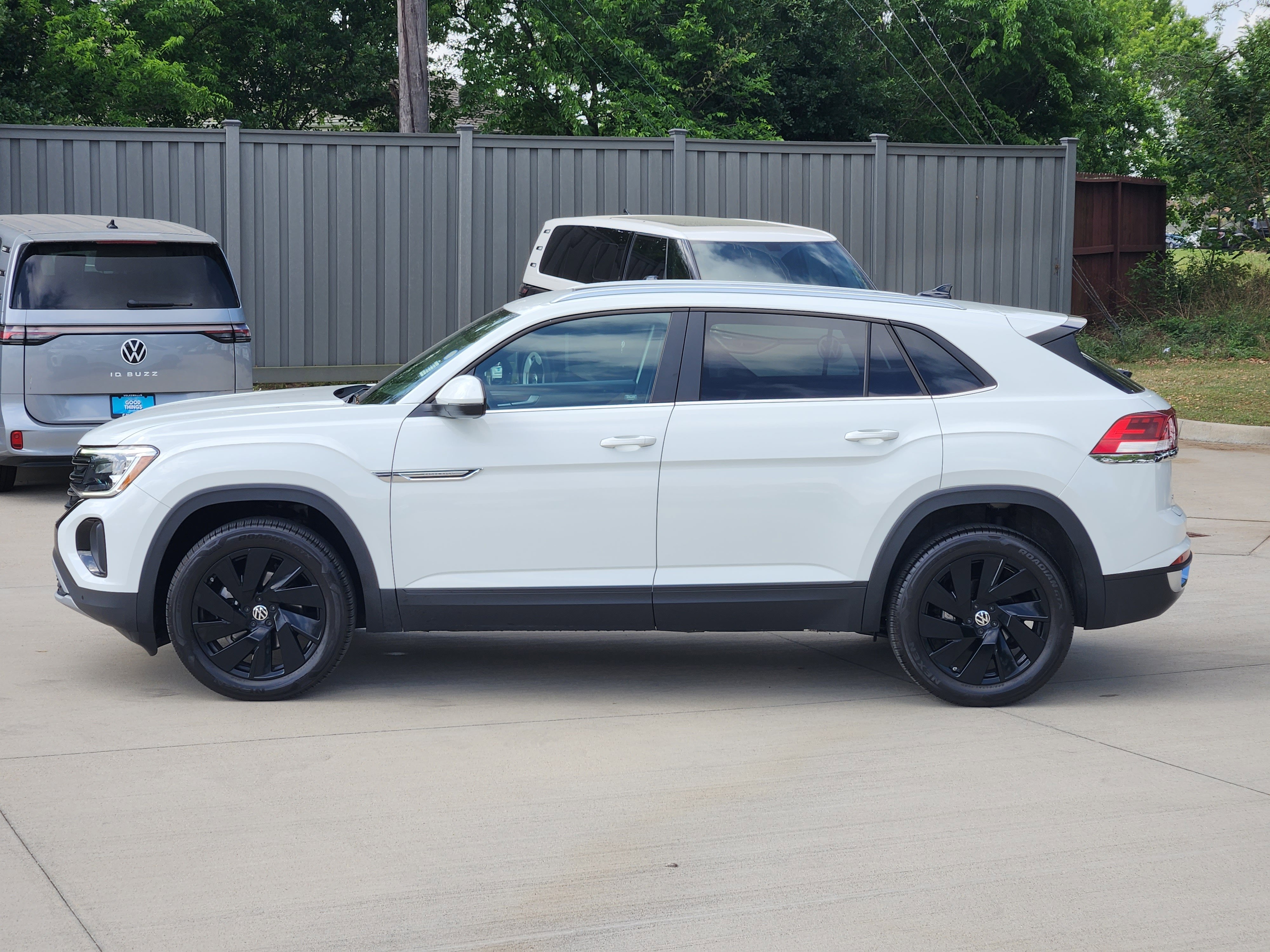 2025 Volkswagen Atlas Cross Sport 2.0T SE w/Technology