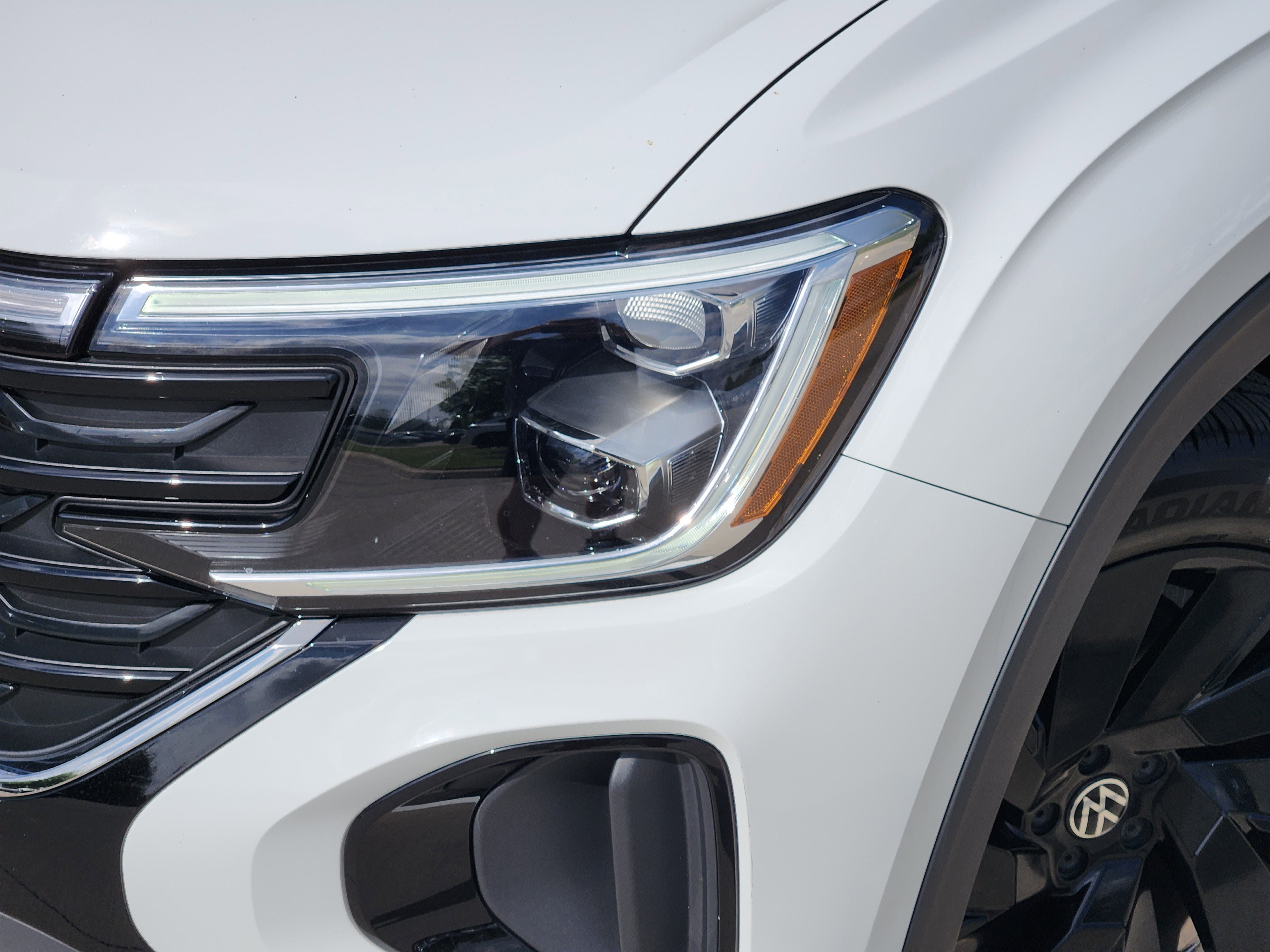 2025 Volkswagen Atlas Cross Sport 2.0T SE w/Technology