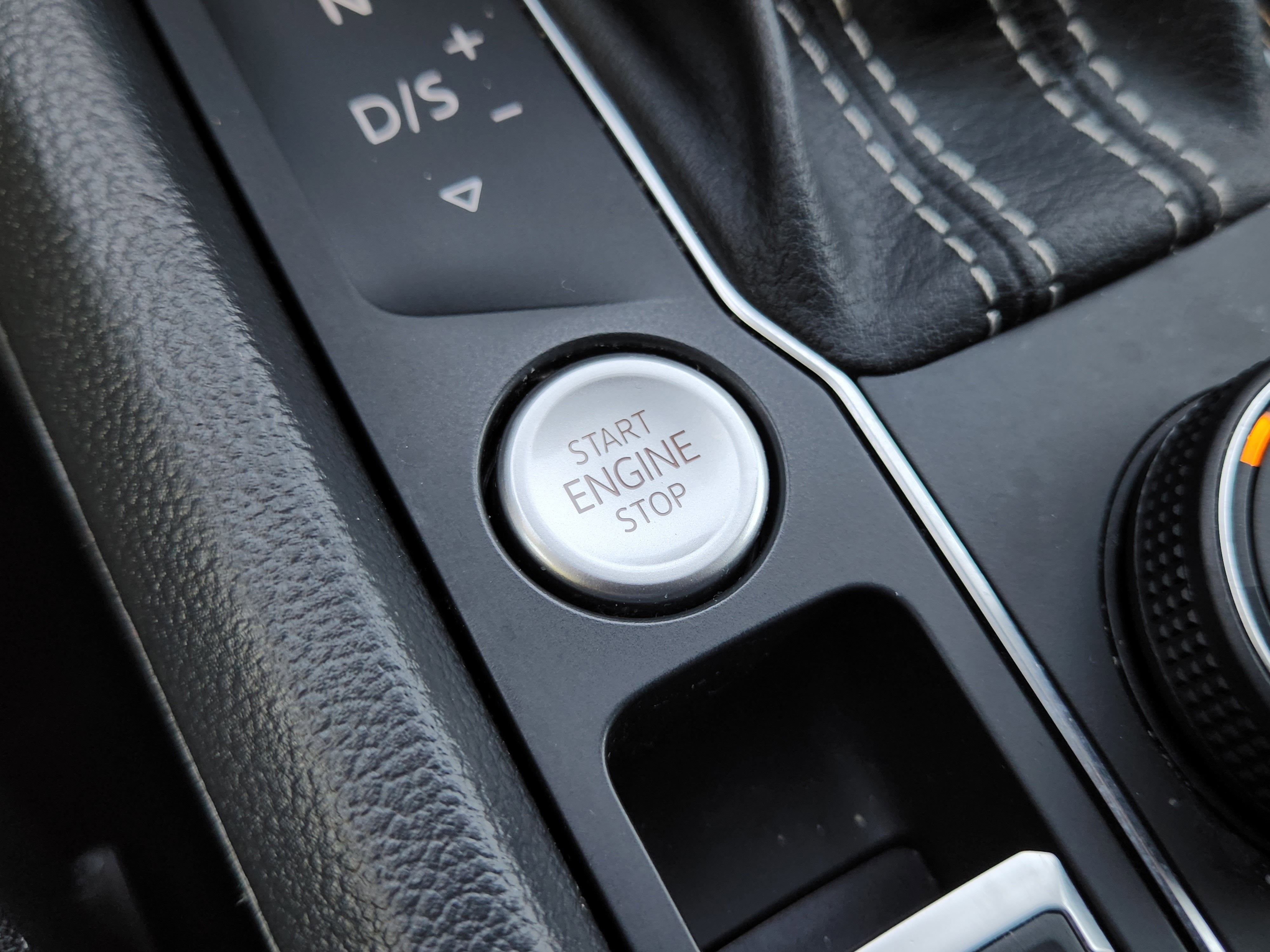 2023 Volkswagen Atlas Cross Sport 3.6L V6 SEL R-Line Black