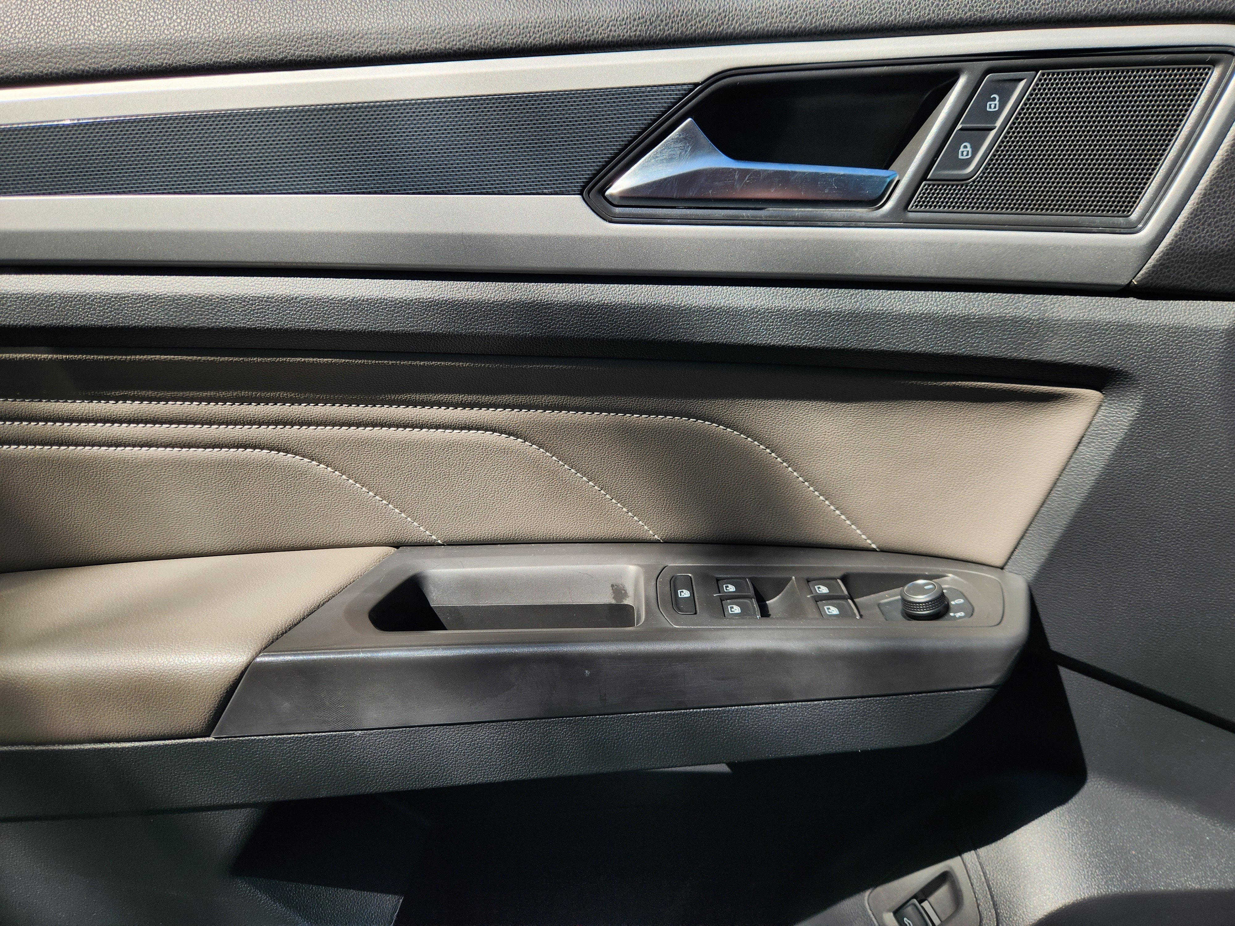 2023 Volkswagen Atlas Cross Sport 3.6L V6 SEL R-Line Black