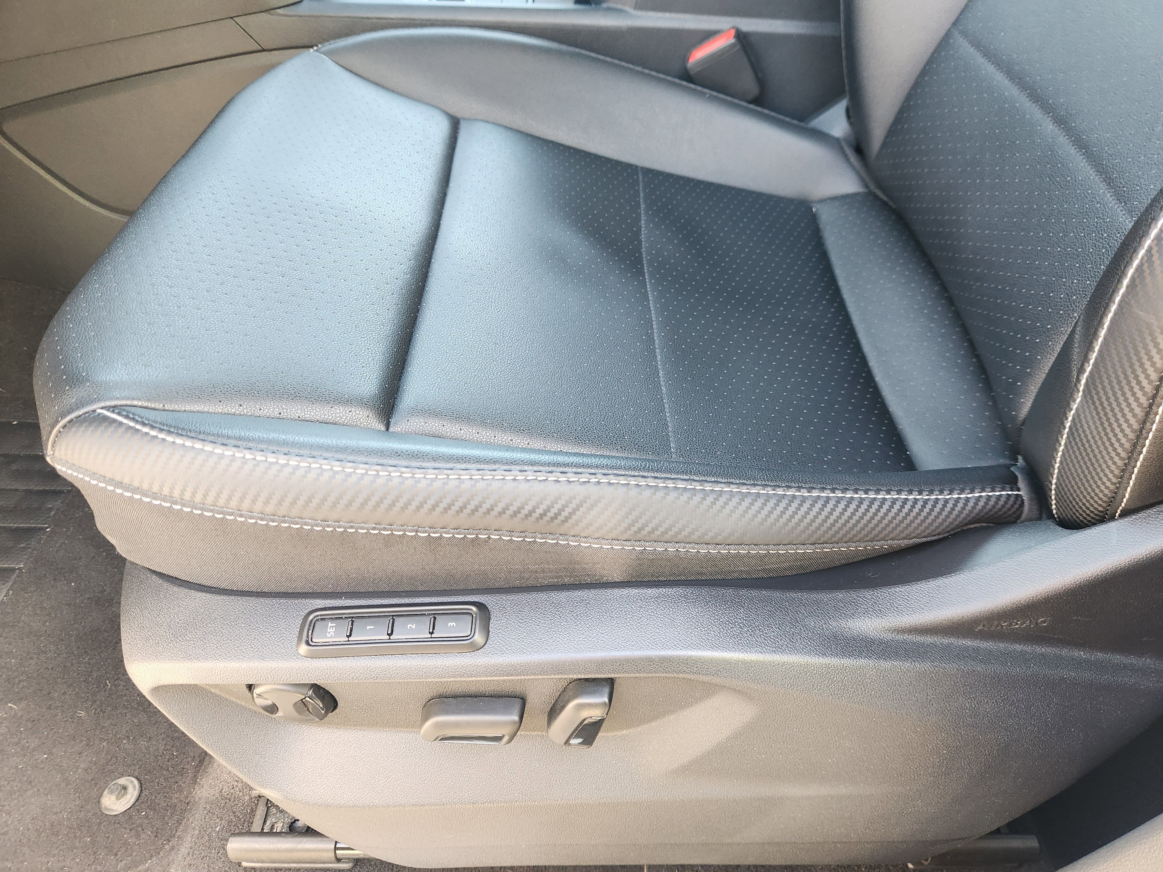 2023 Volkswagen Atlas Cross Sport 3.6L V6 SEL R-Line Black