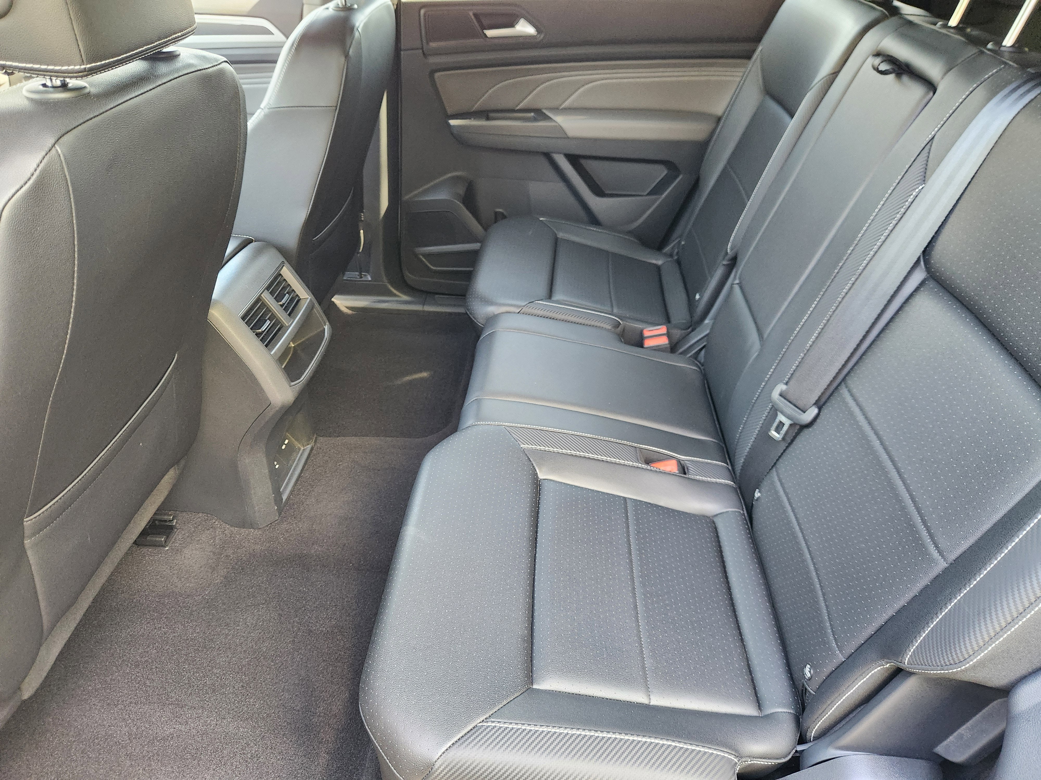 2023 Volkswagen Atlas Cross Sport 3.6L V6 SEL R-Line Black