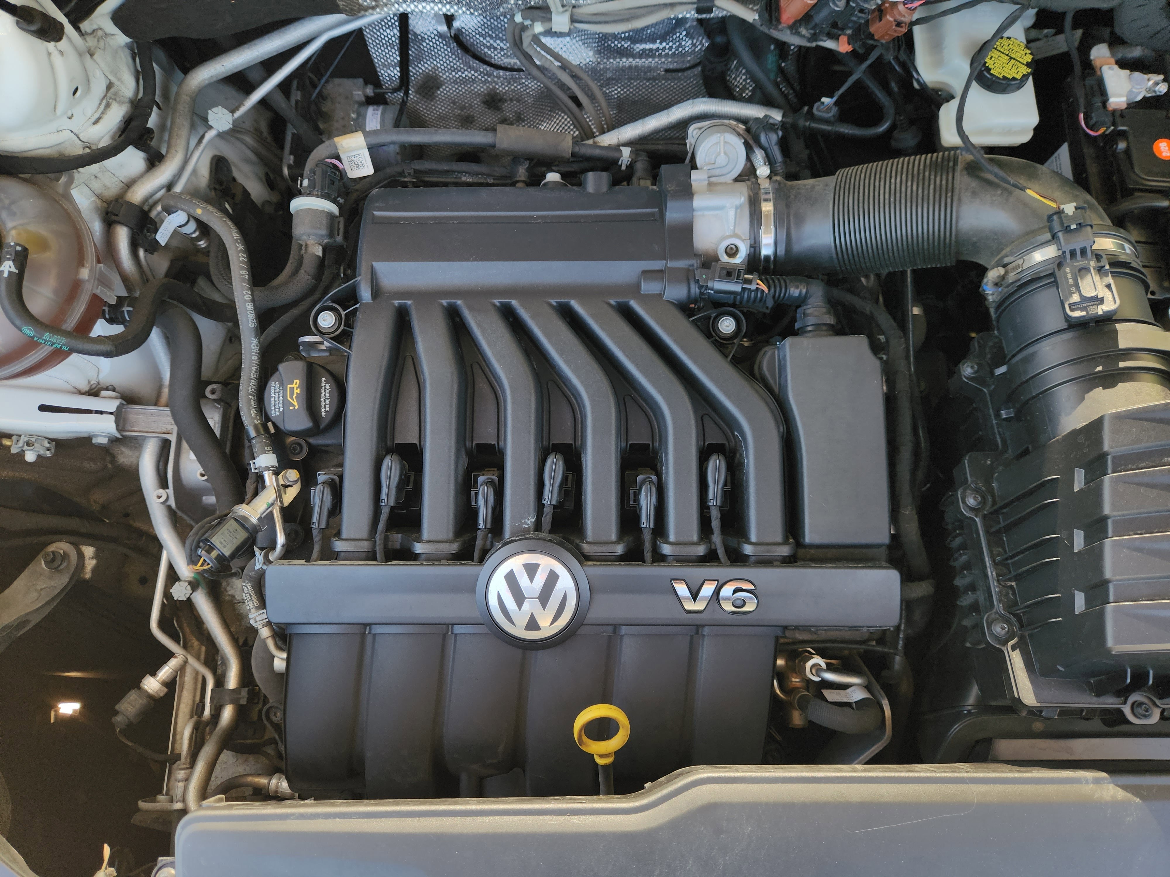 2023 Volkswagen Atlas Cross Sport 3.6L V6 SEL R-Line Black