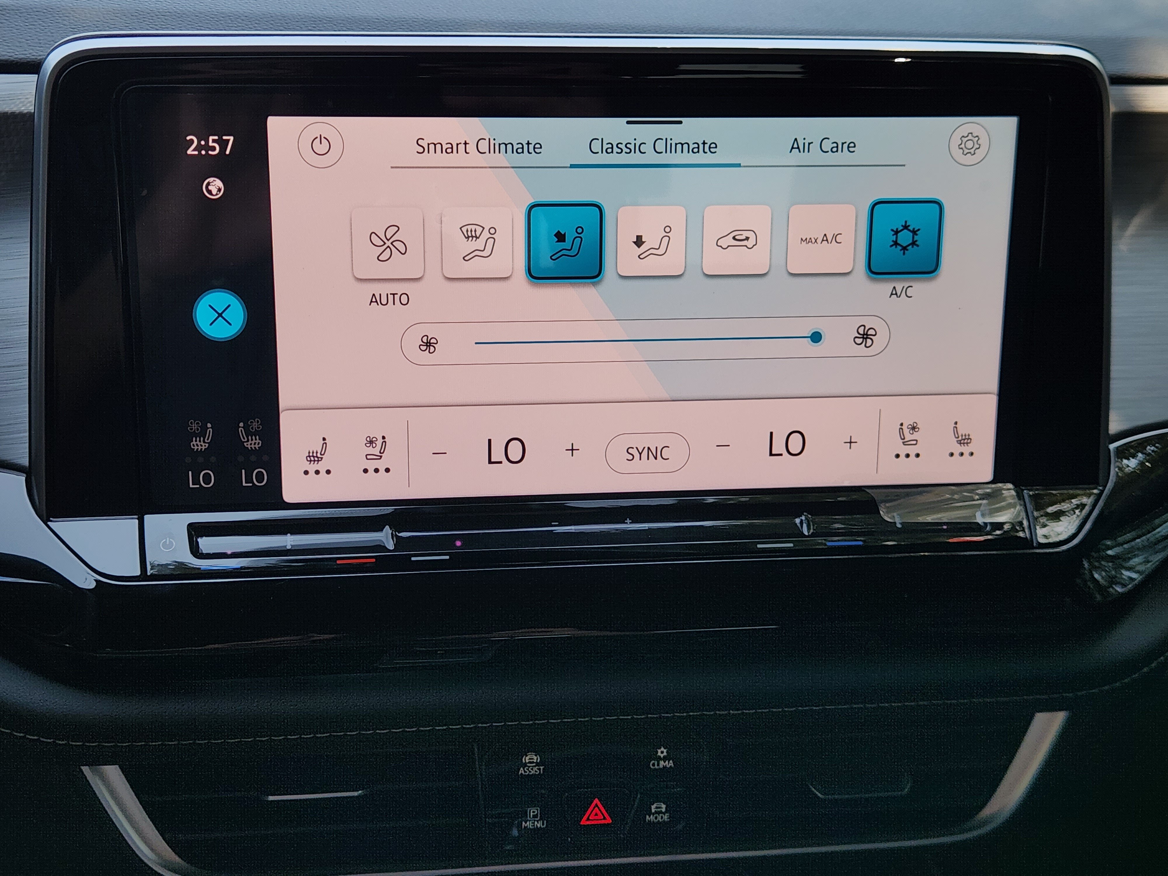 2026 Volkswagen Atlas Cross Sport 2.0T SE w/Technology