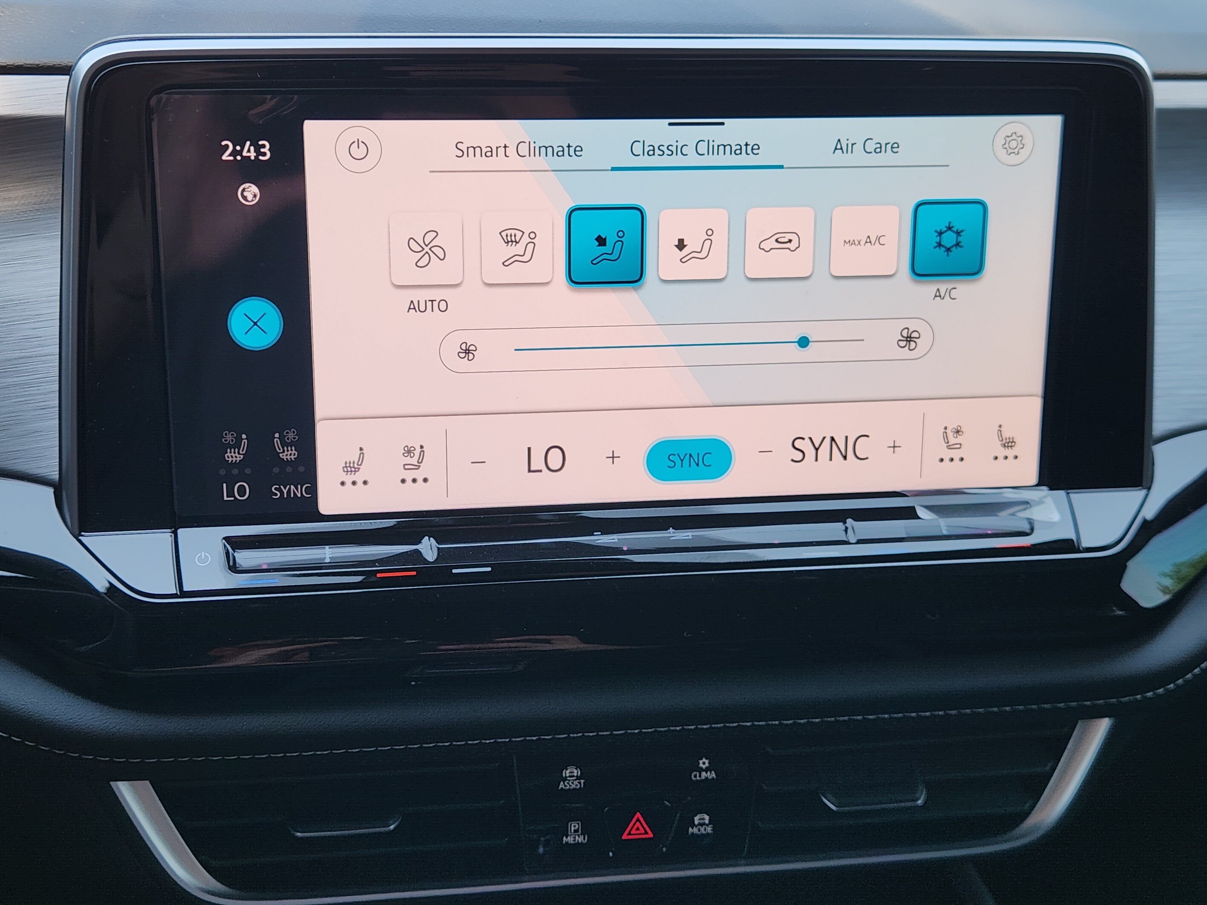 2026 Volkswagen Atlas Cross Sport 2.0T SE w/Technology