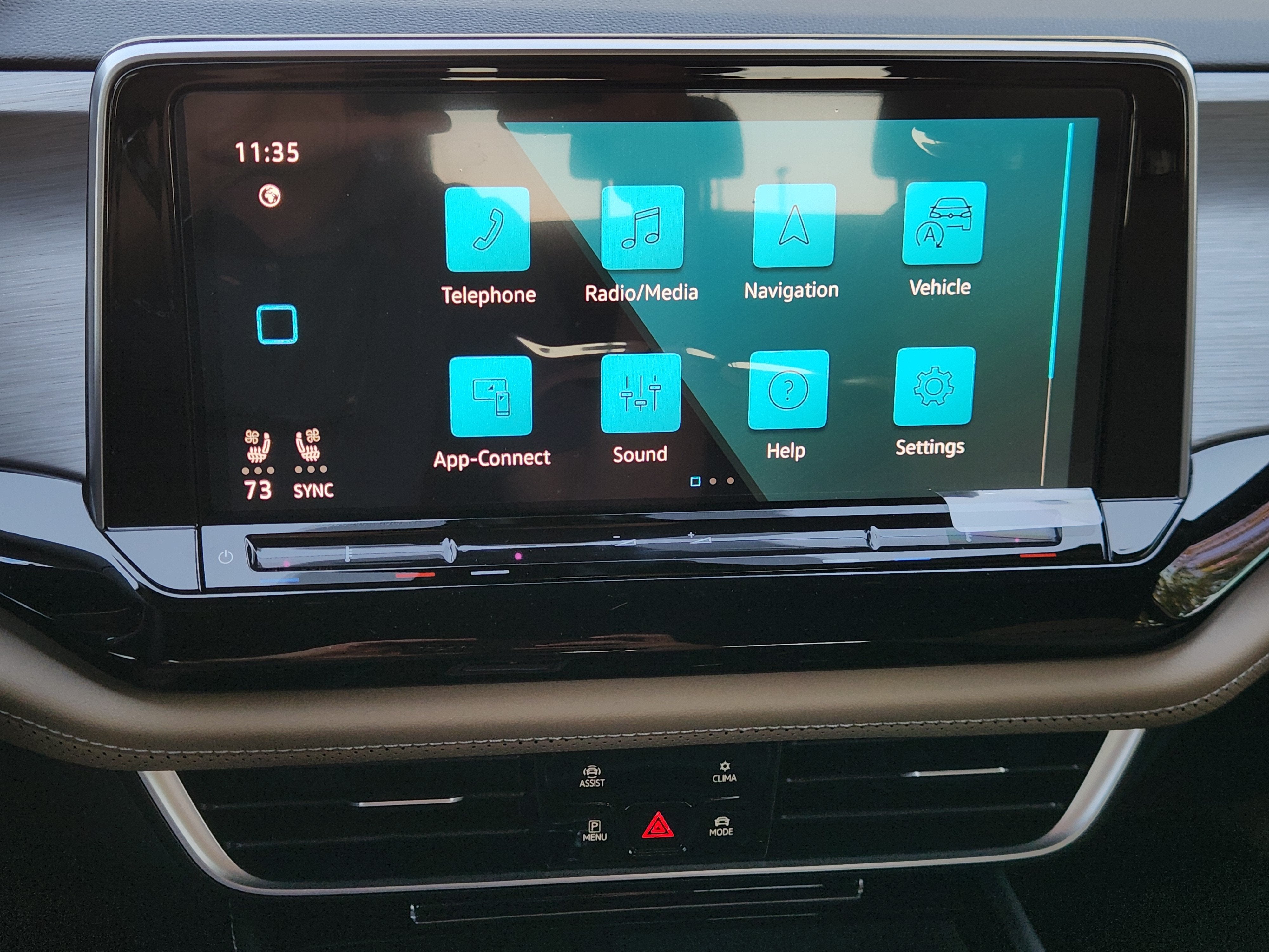 2026 Volkswagen Atlas Cross Sport 2.0T SE w/Technology