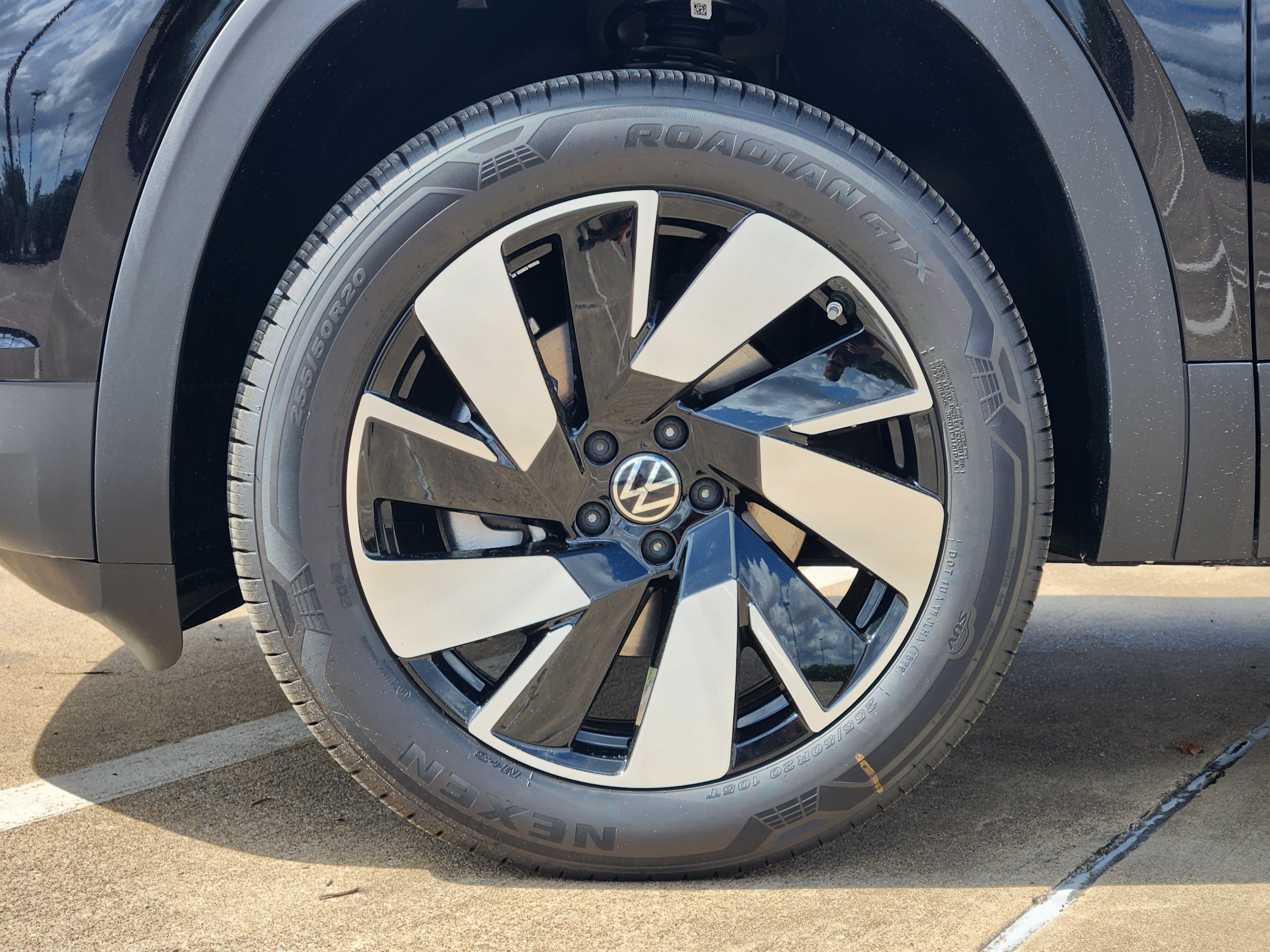 2026 Volkswagen Atlas Cross Sport 2.0T SE w/Technology