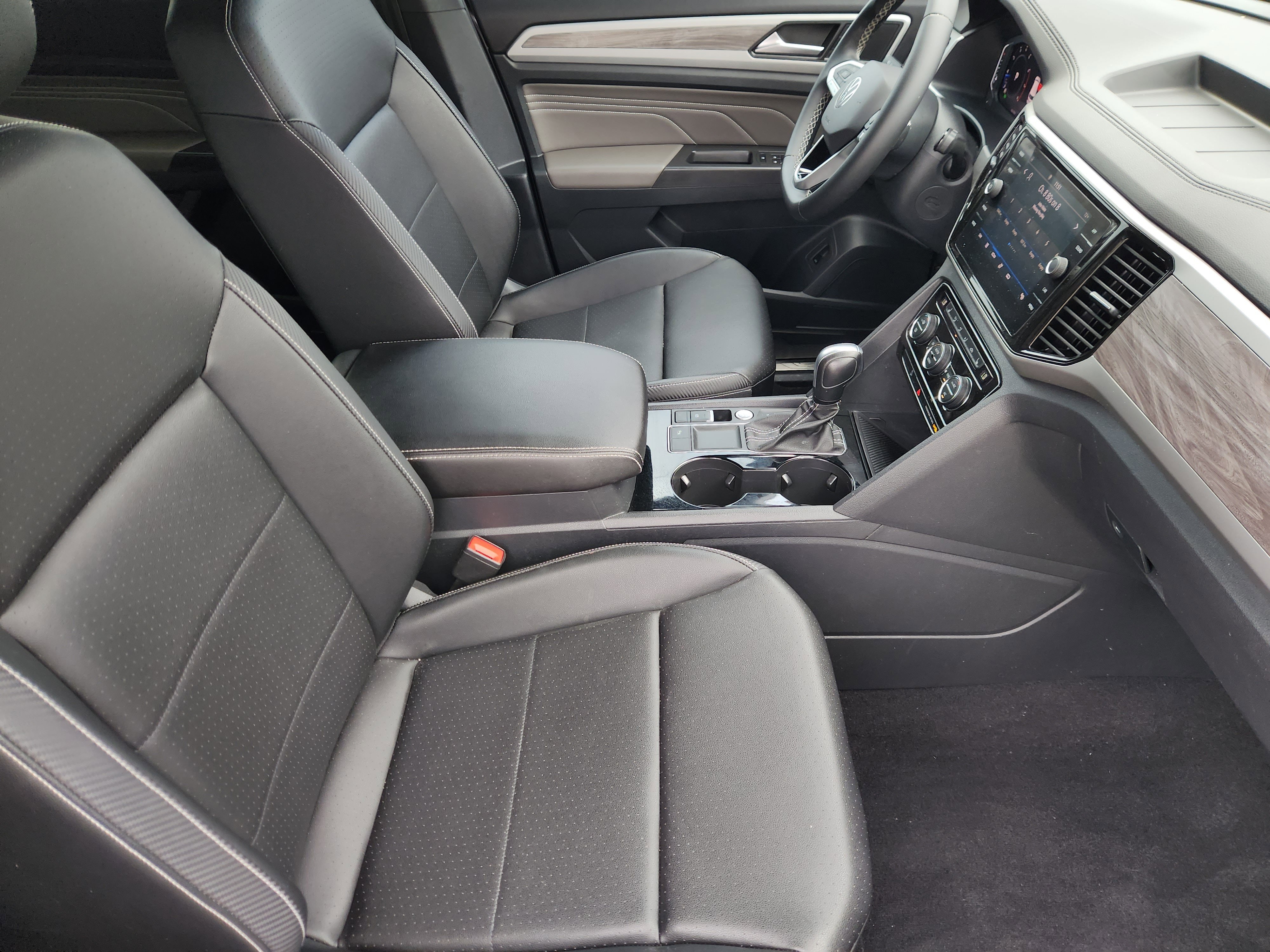 2023 Volkswagen Atlas Cross Sport 2.0T SE w/Technology