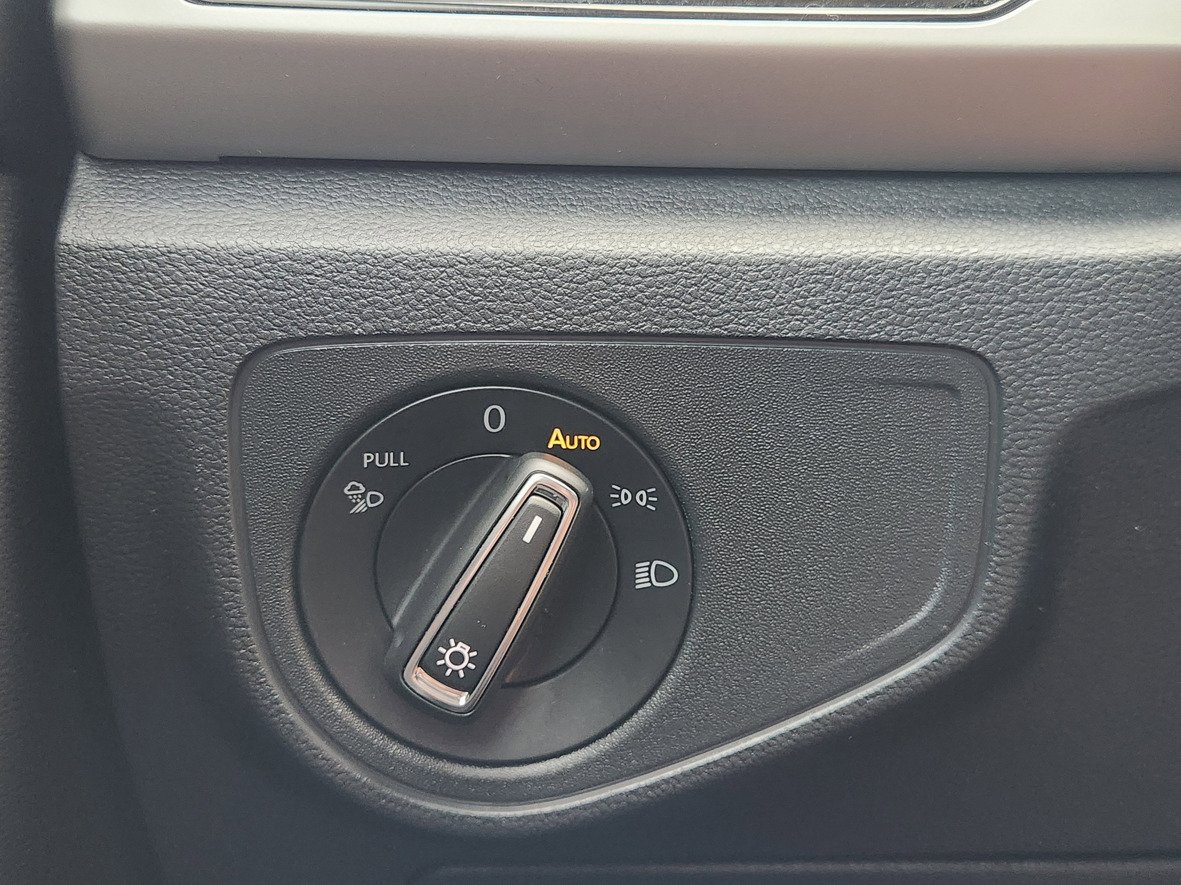 2023 Volkswagen Atlas Cross Sport 2.0T SE w/Technology