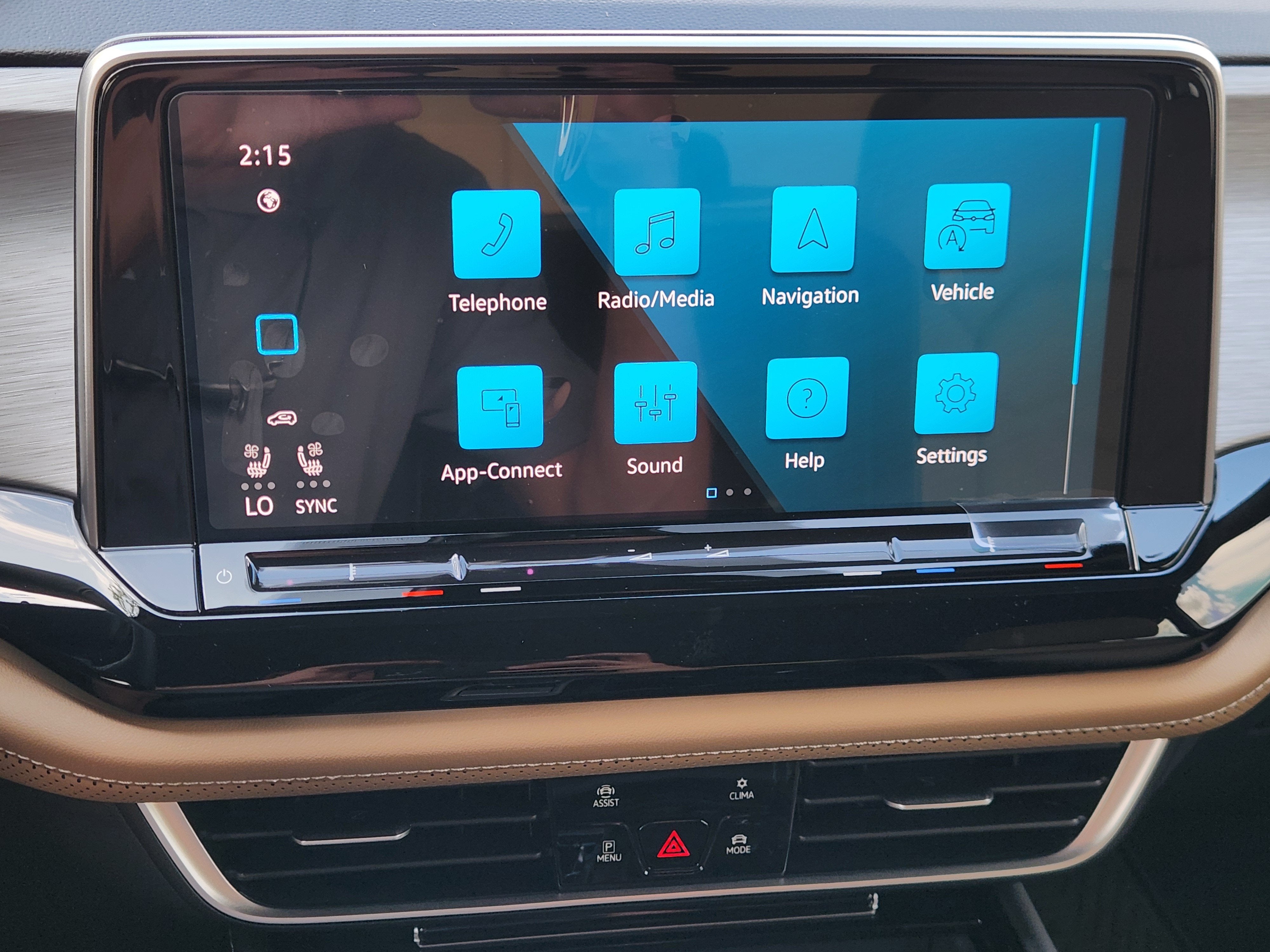 2026 Volkswagen Atlas Cross Sport 2.0T SE w/Technology