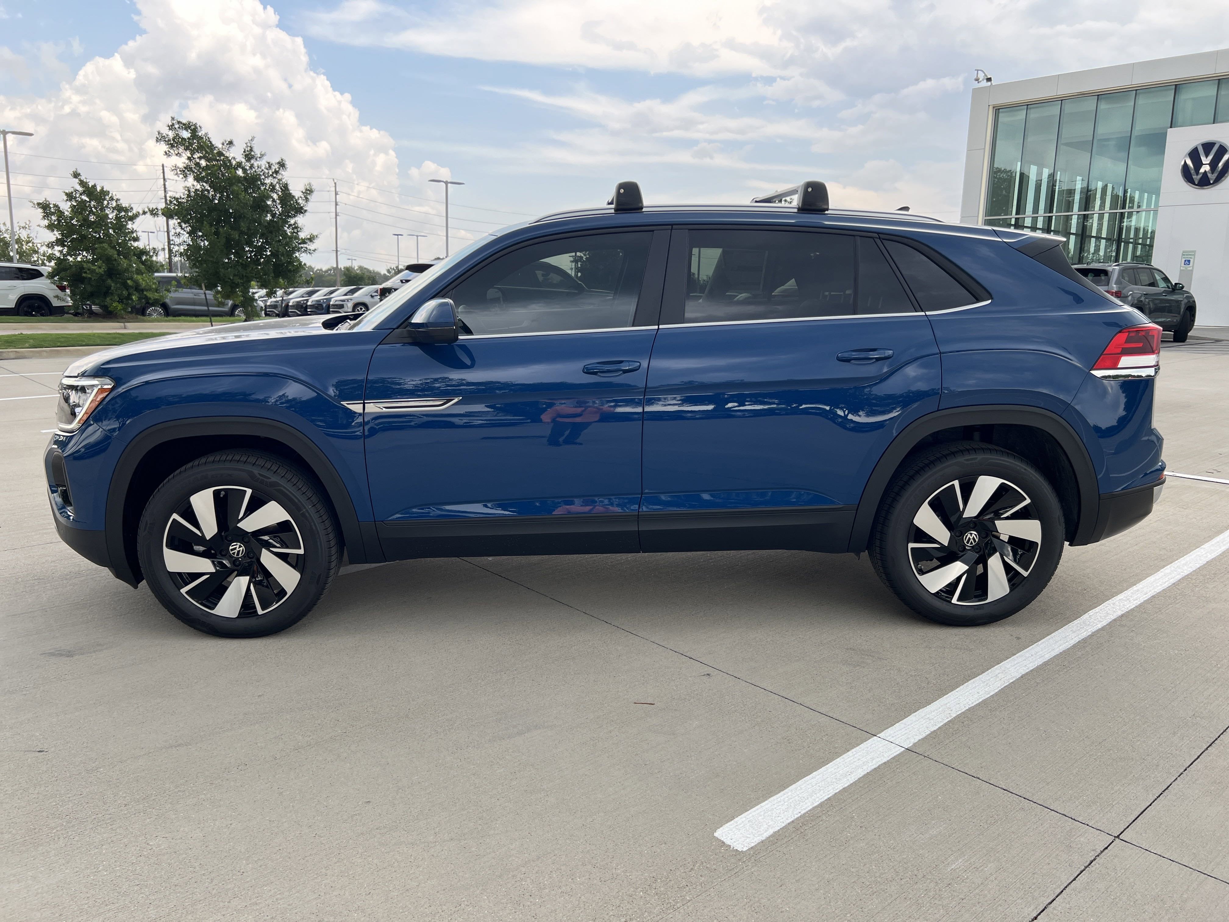 2026 Volkswagen Atlas Cross Sport 2.0T SE w/Technology