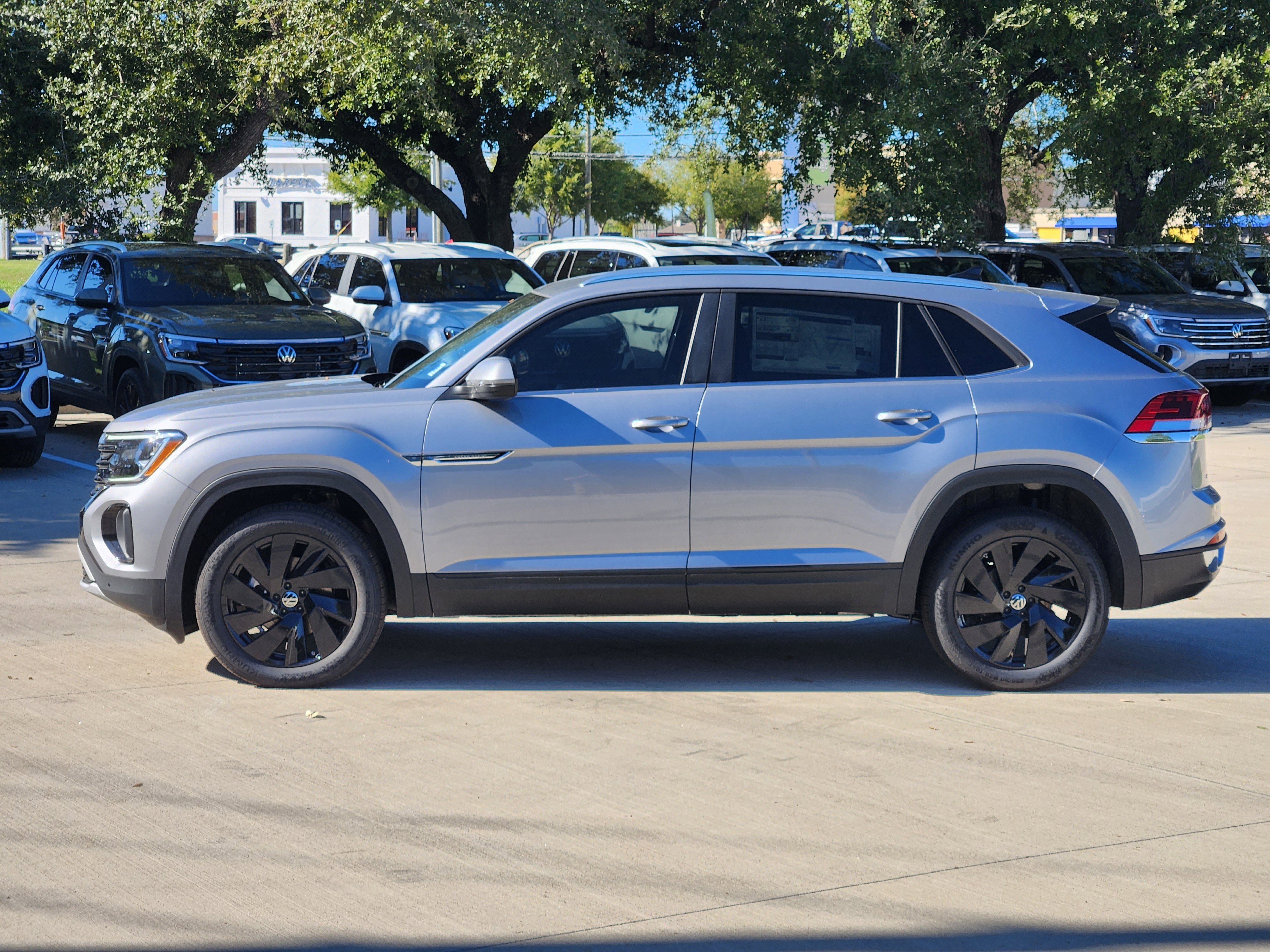 2026 Volkswagen Atlas Cross Sport 2.0T SE w/Technology