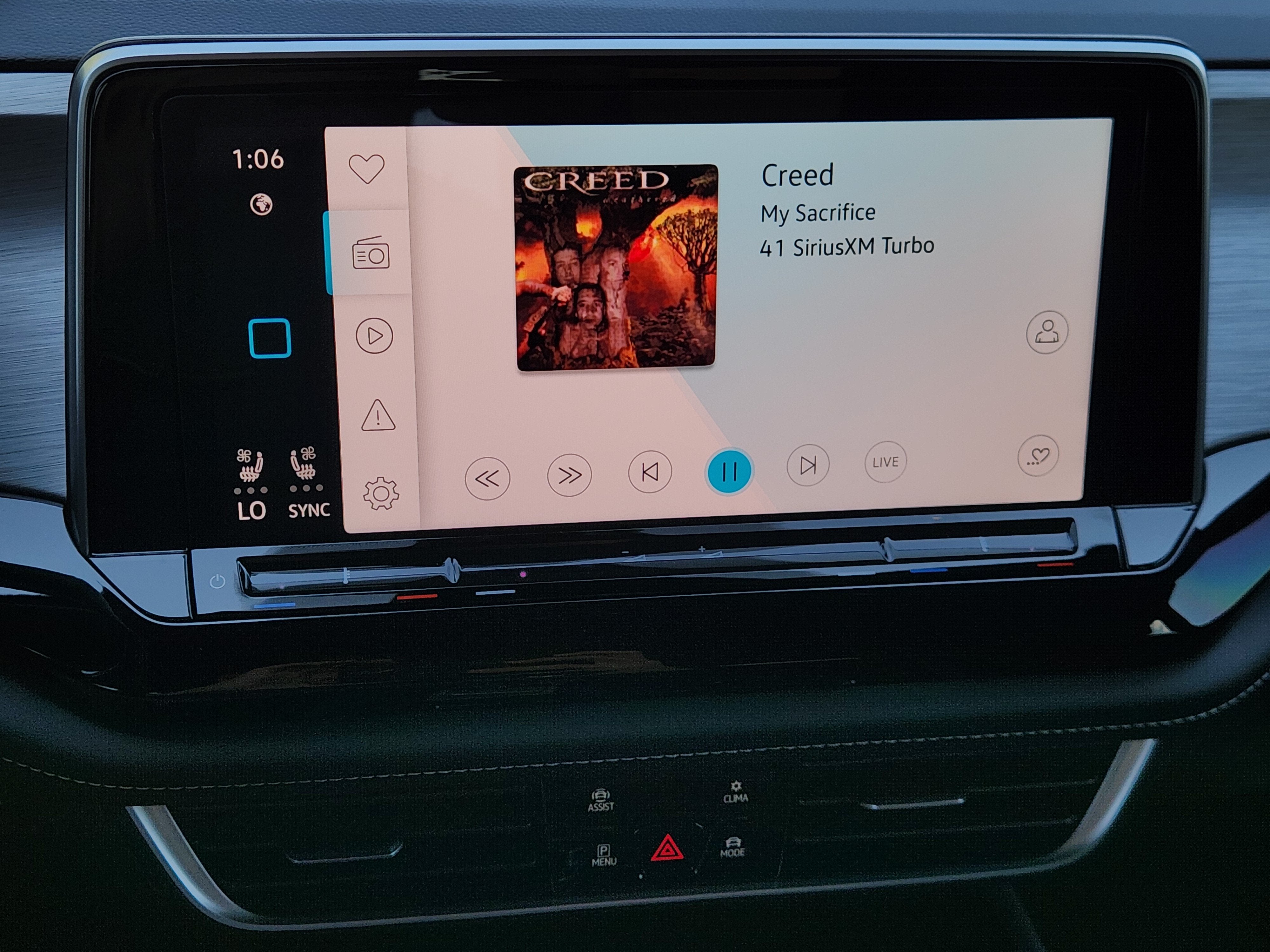 2026 Volkswagen Atlas Cross Sport 2.0T SE w/Technology