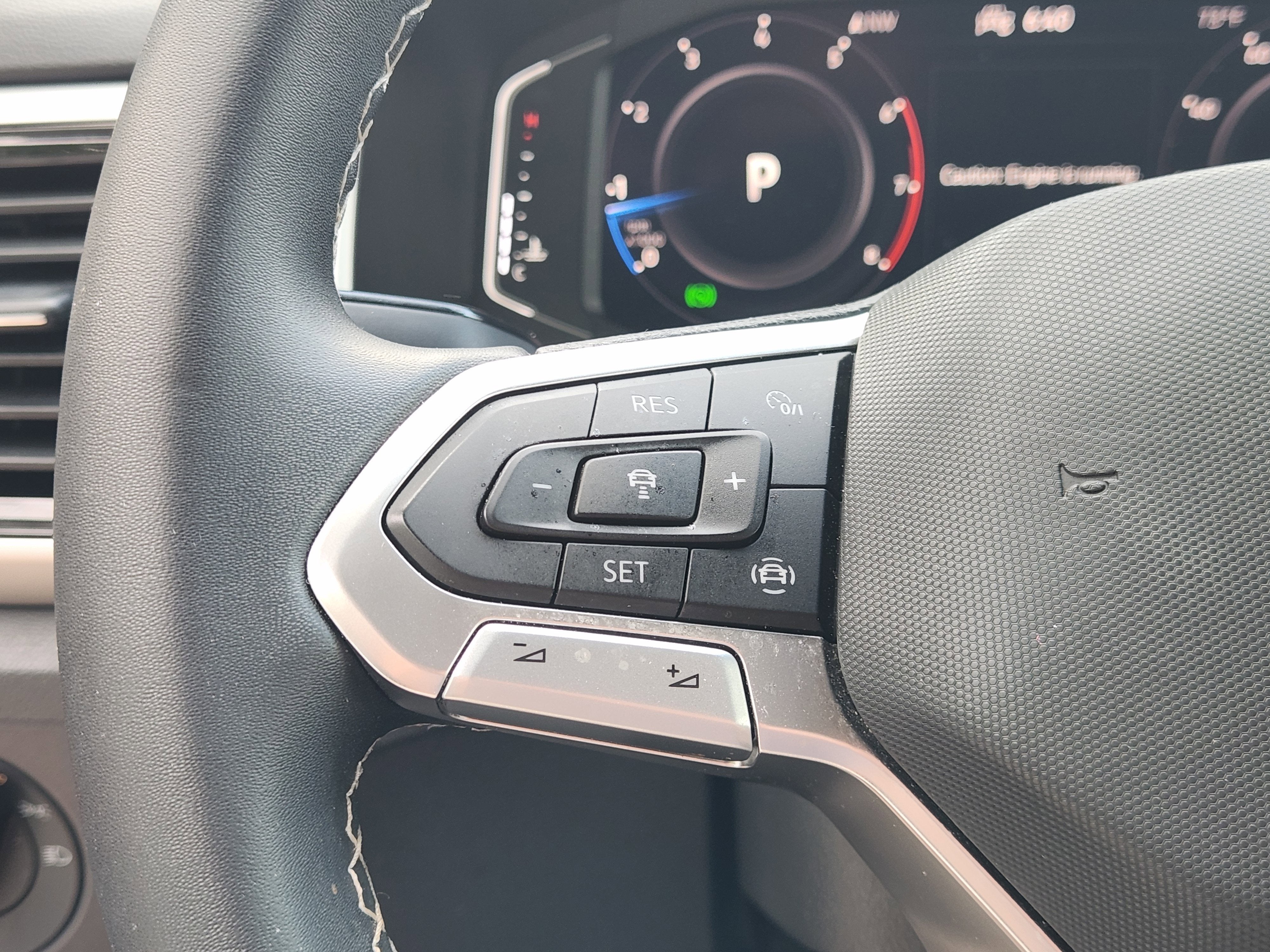 2023 Volkswagen Atlas Cross Sport 2.0T SE w/Technology