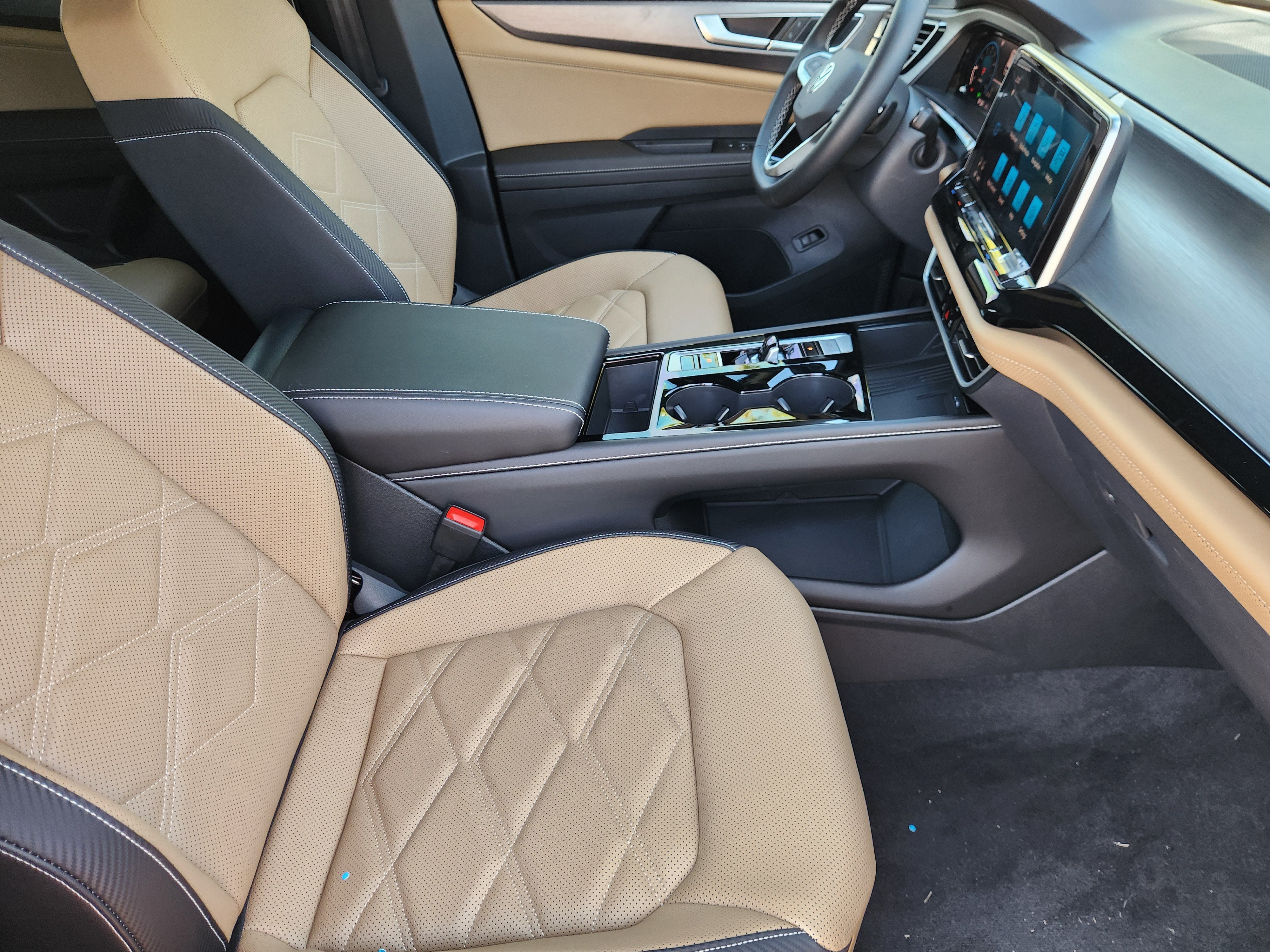 2026 Volkswagen Atlas Cross Sport 2.0T SE w/Technology