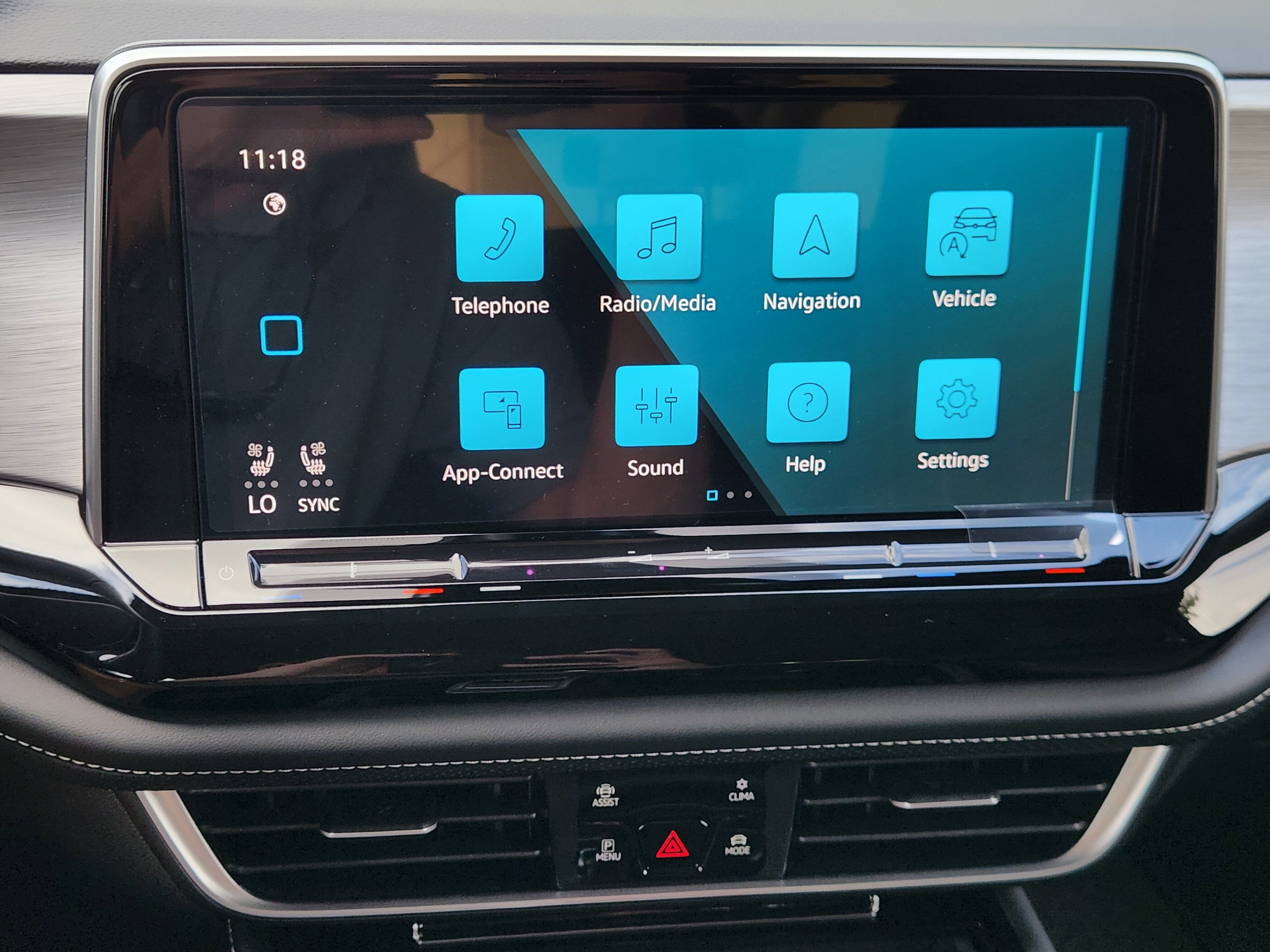 2026 Volkswagen Atlas Cross Sport 2.0T SE w/Technology