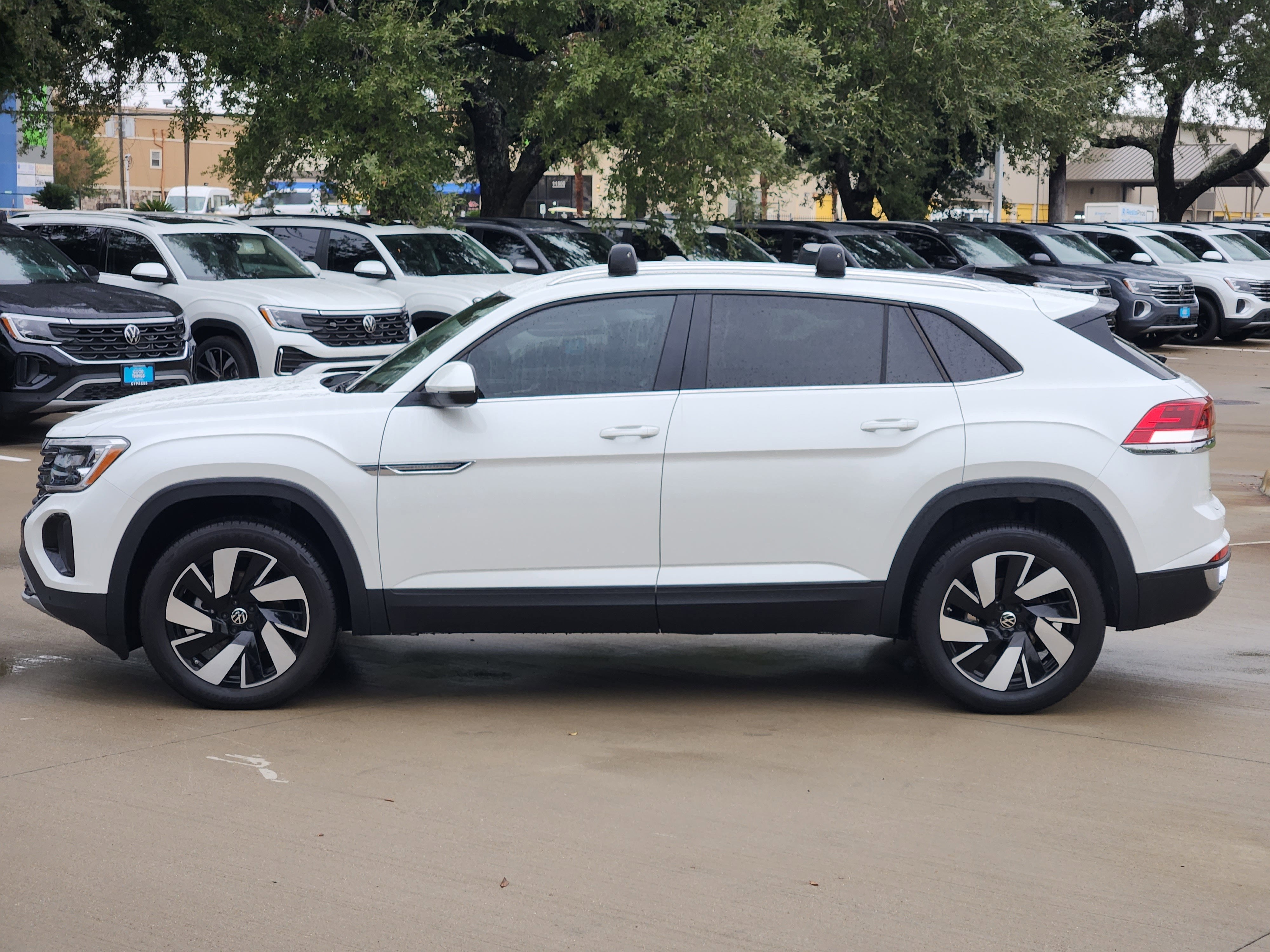2026 Volkswagen Atlas Cross Sport 2.0T SE w/Technology