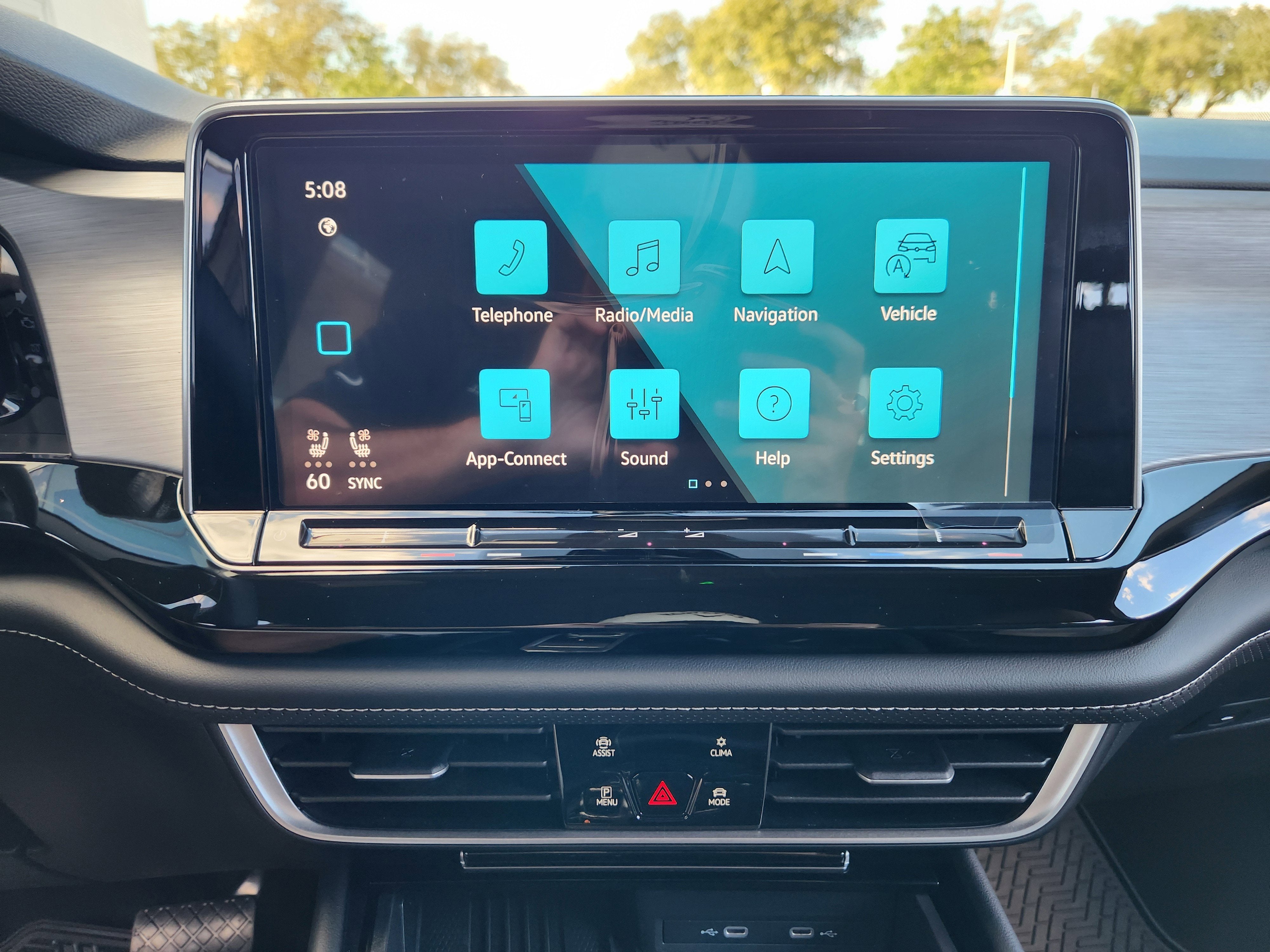 2026 Volkswagen Atlas Cross Sport 2.0T SE w/Technology