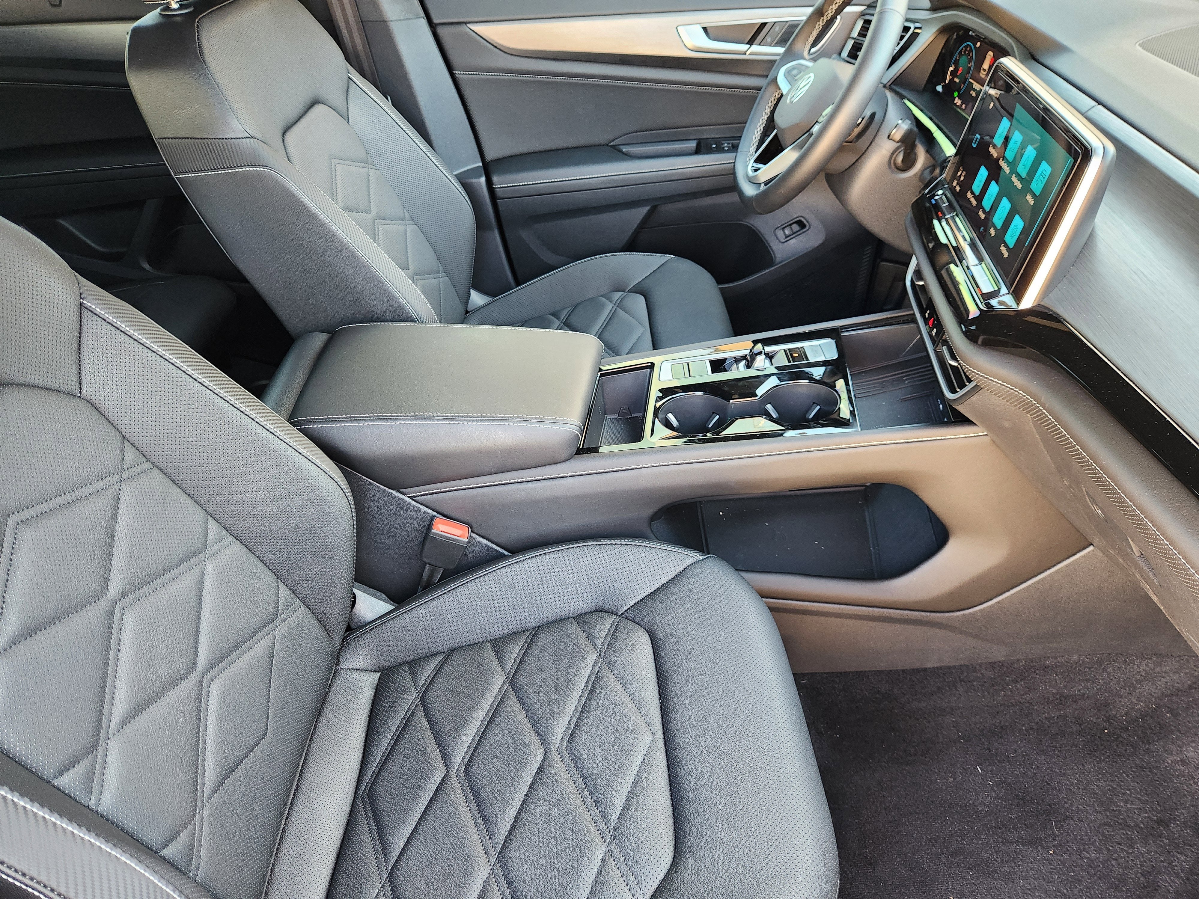 2026 Volkswagen Atlas Cross Sport 2.0T SE w/Technology