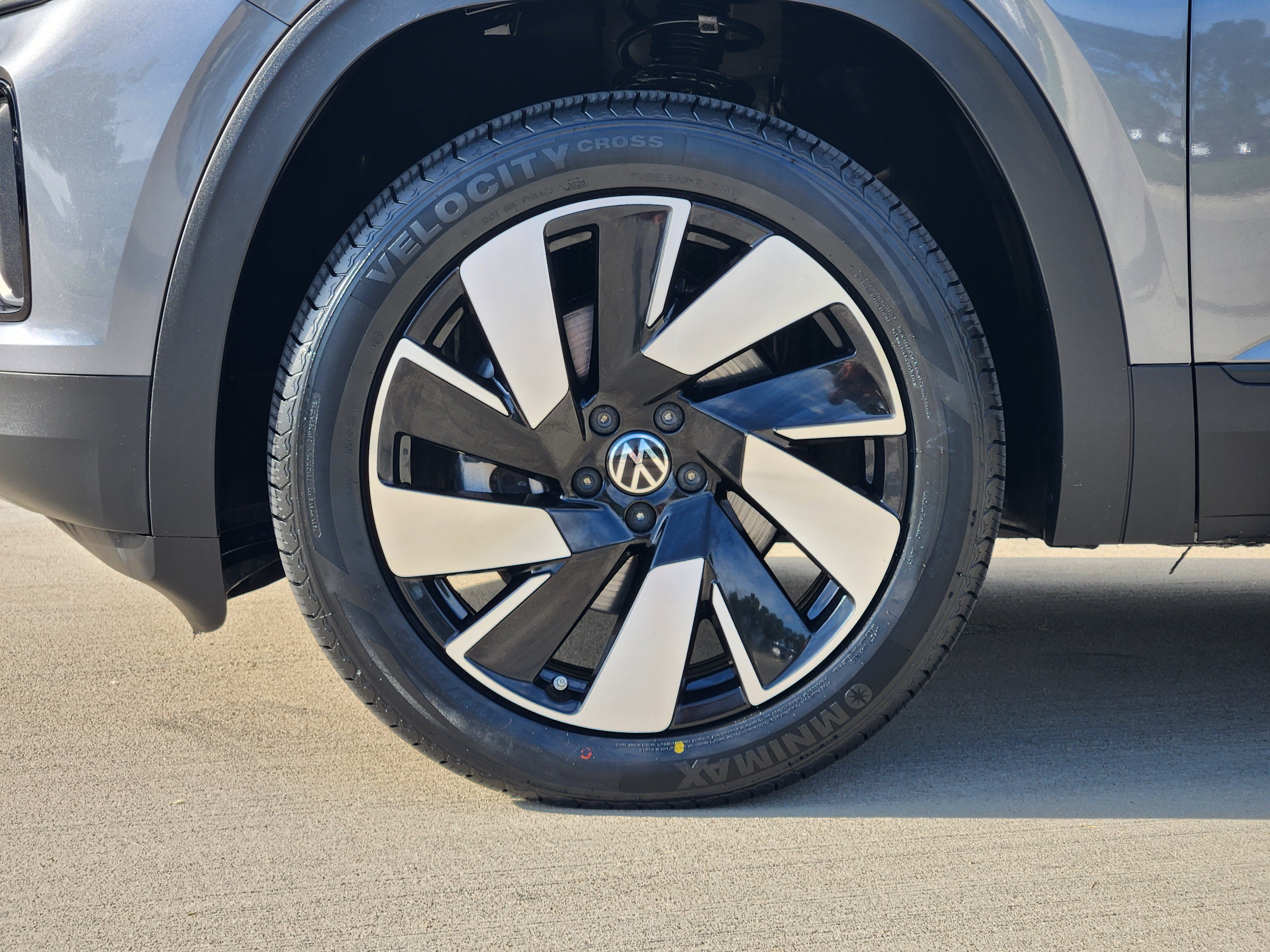 2024 Volkswagen Atlas Cross Sport 2.0T SE w/Technology