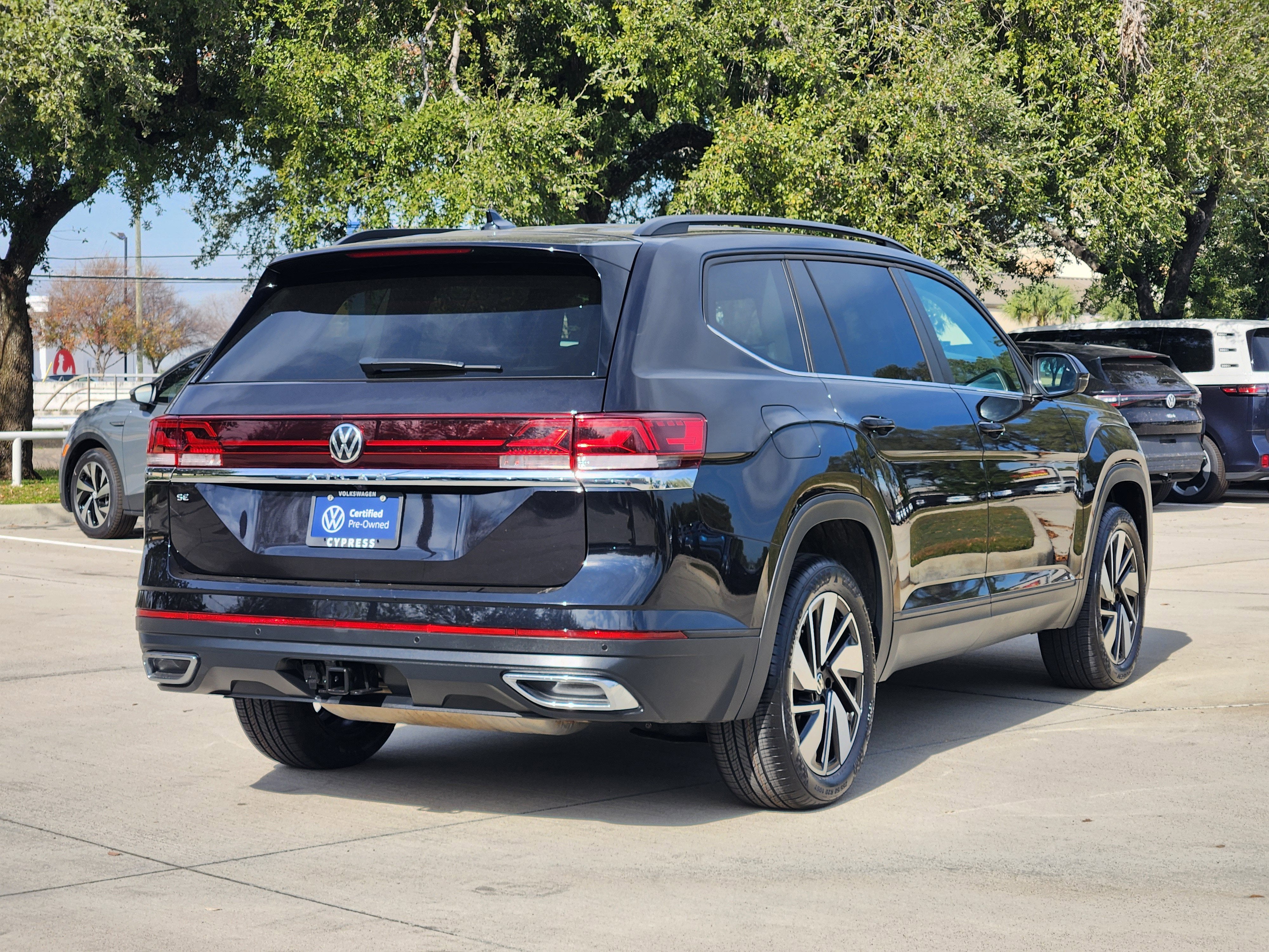 2025 Volkswagen Atlas 2.0T SE w/Technology