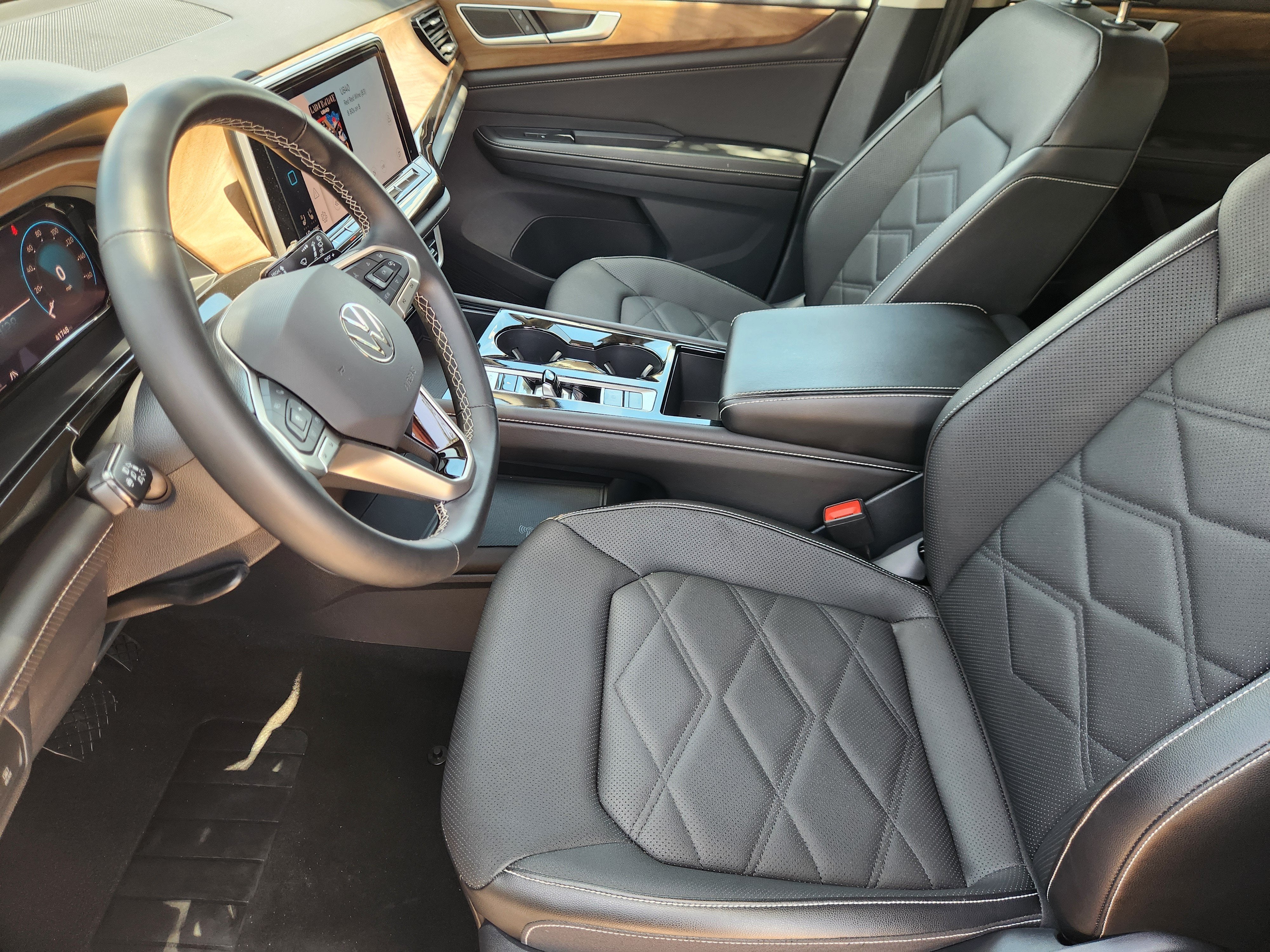 2025 Volkswagen Atlas 2.0T SE w/Technology
