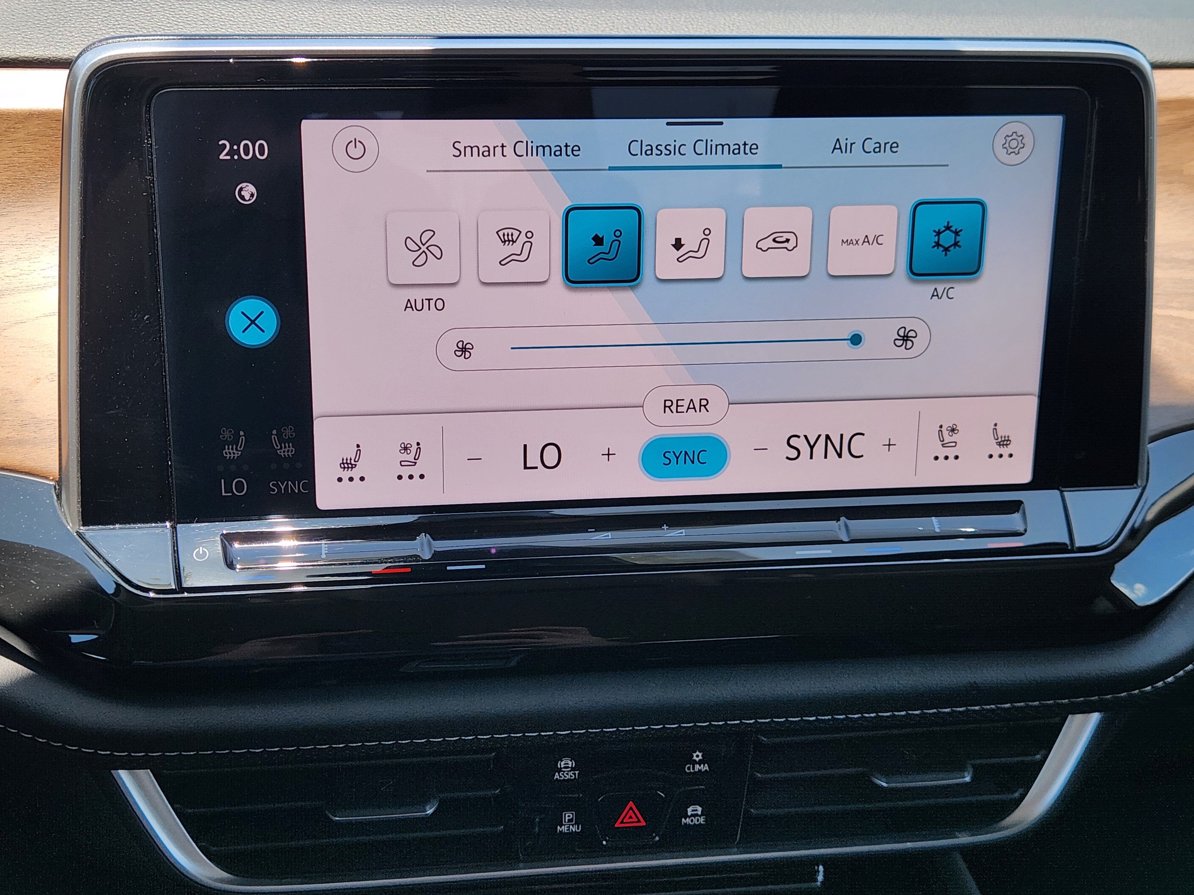 2025 Volkswagen Atlas 2.0T SE w/Technology