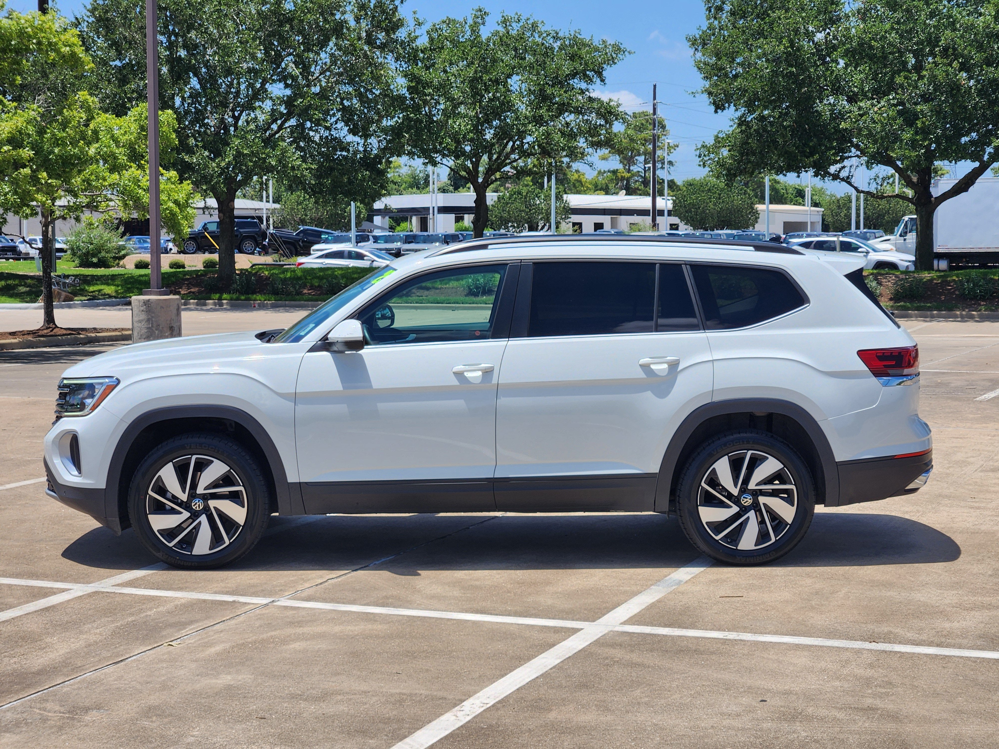 2025 Volkswagen Atlas 2.0T SE w/Technology