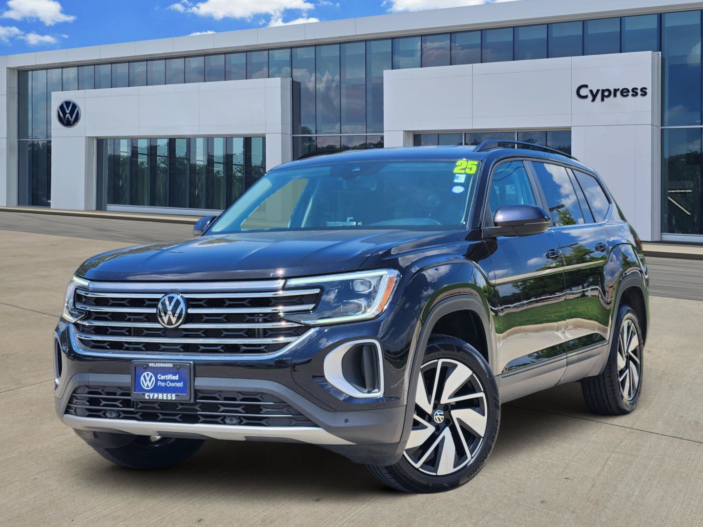 2025 Volkswagen Atlas 2.0T SE w/Technology