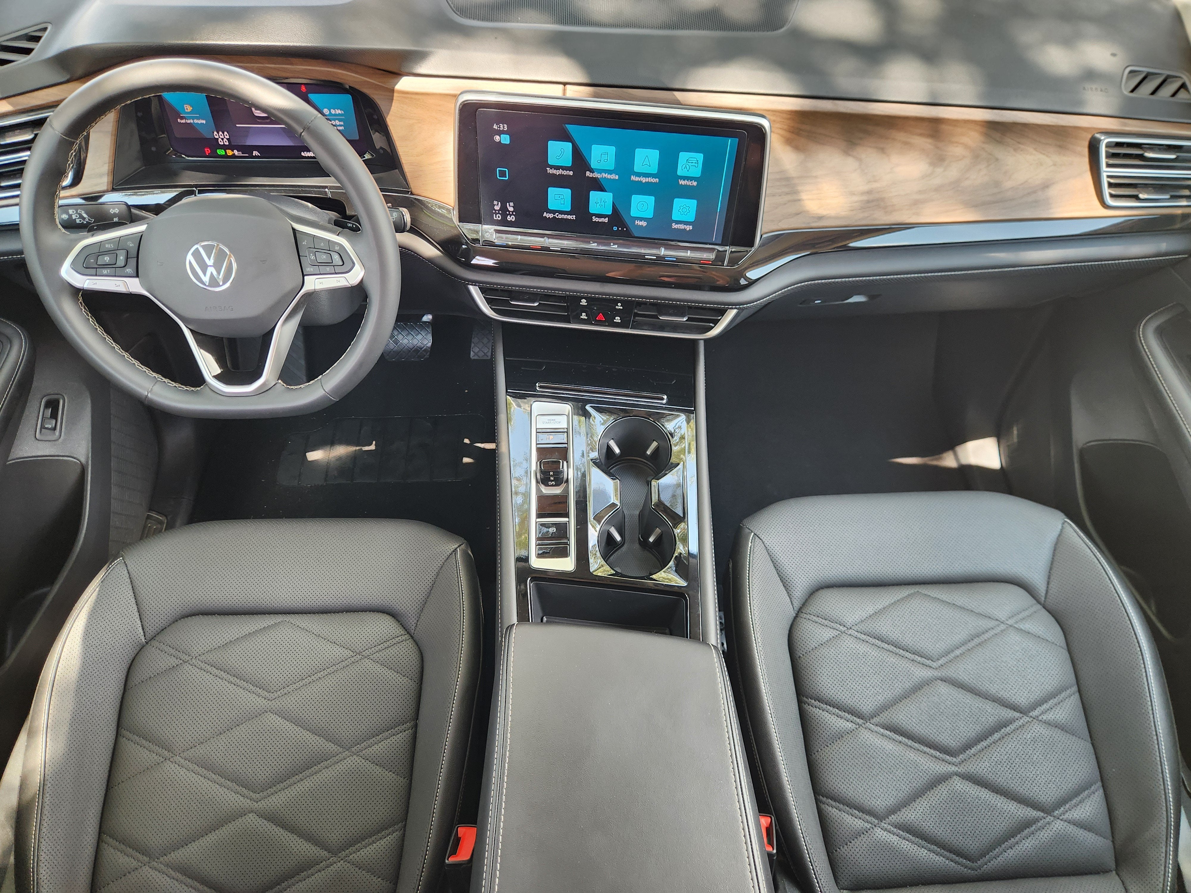 2025 Volkswagen Atlas 2.0T SE w/Technology