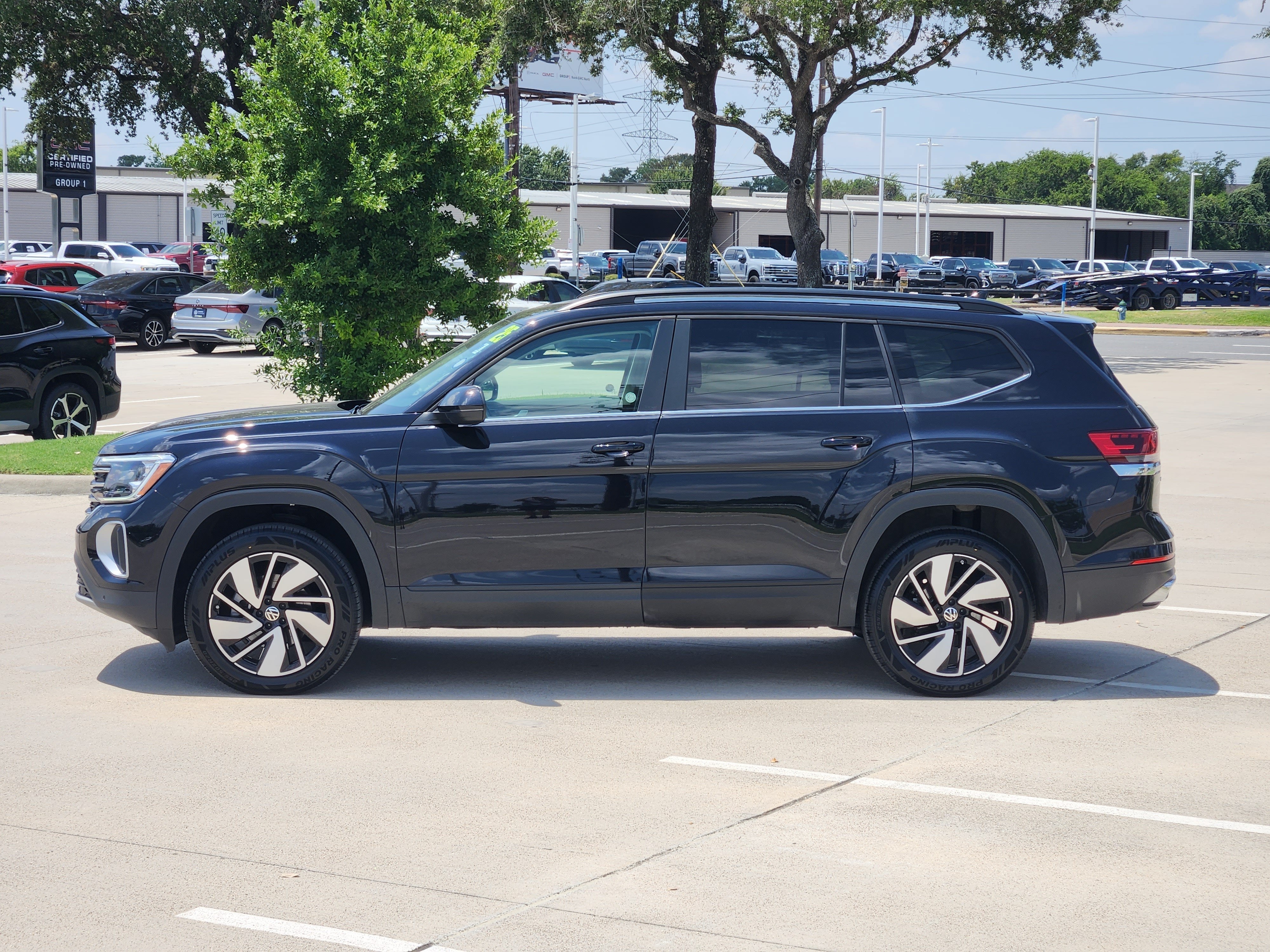2025 Volkswagen Atlas 2.0T SE w/Technology