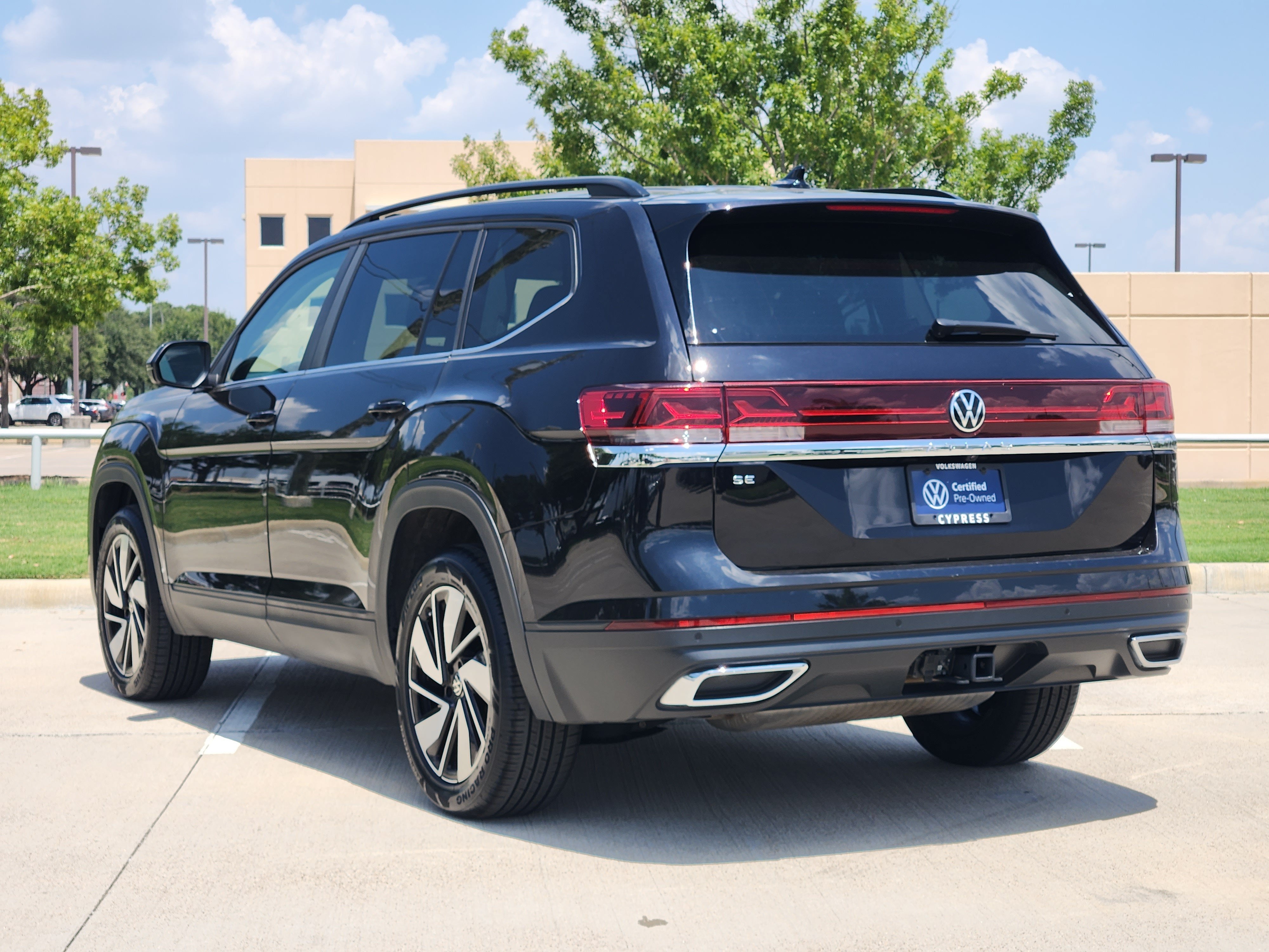 2025 Volkswagen Atlas 2.0T SE w/Technology
