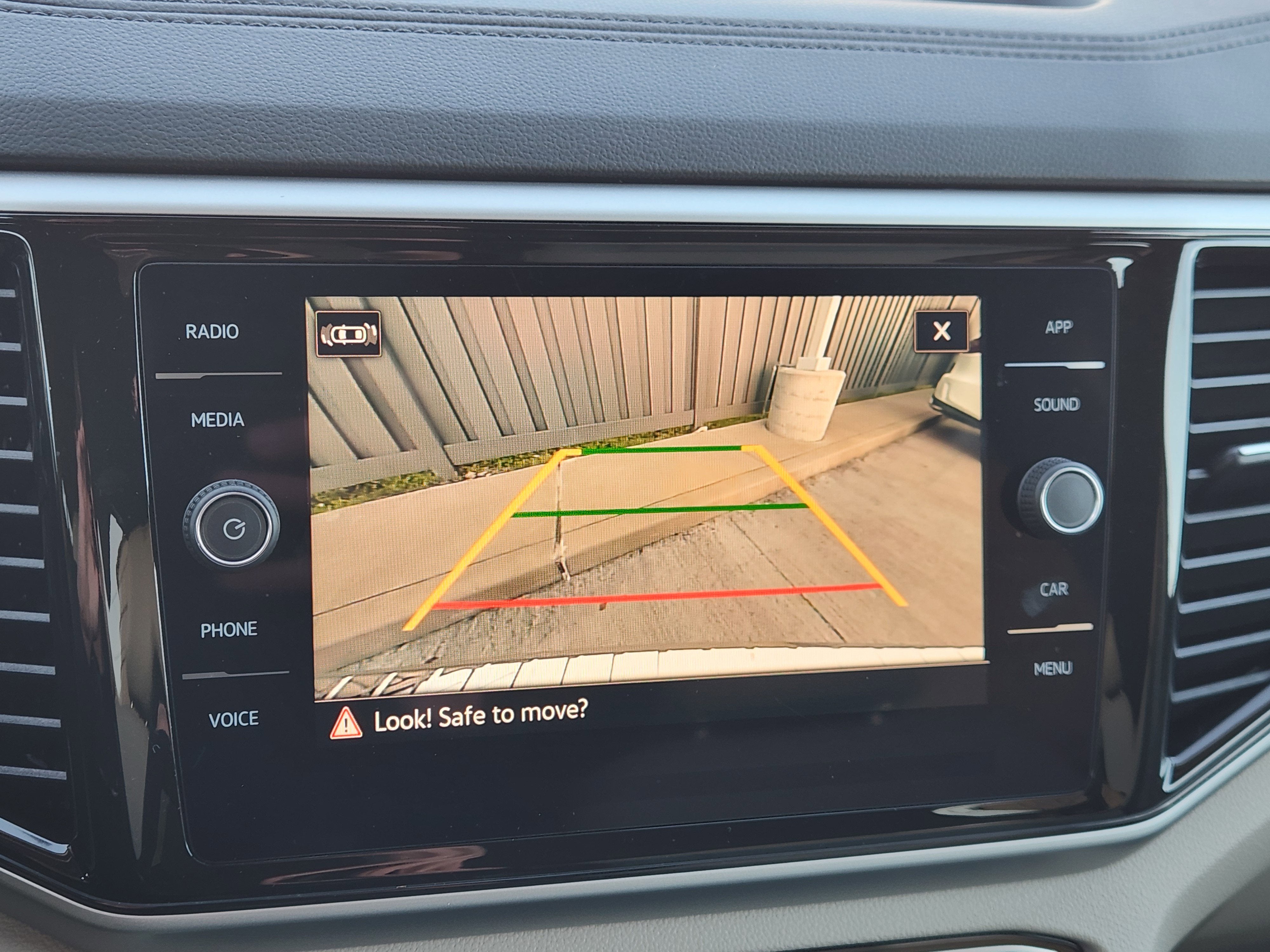 2023 Volkswagen Atlas 3.6L V6 SE w/Technology