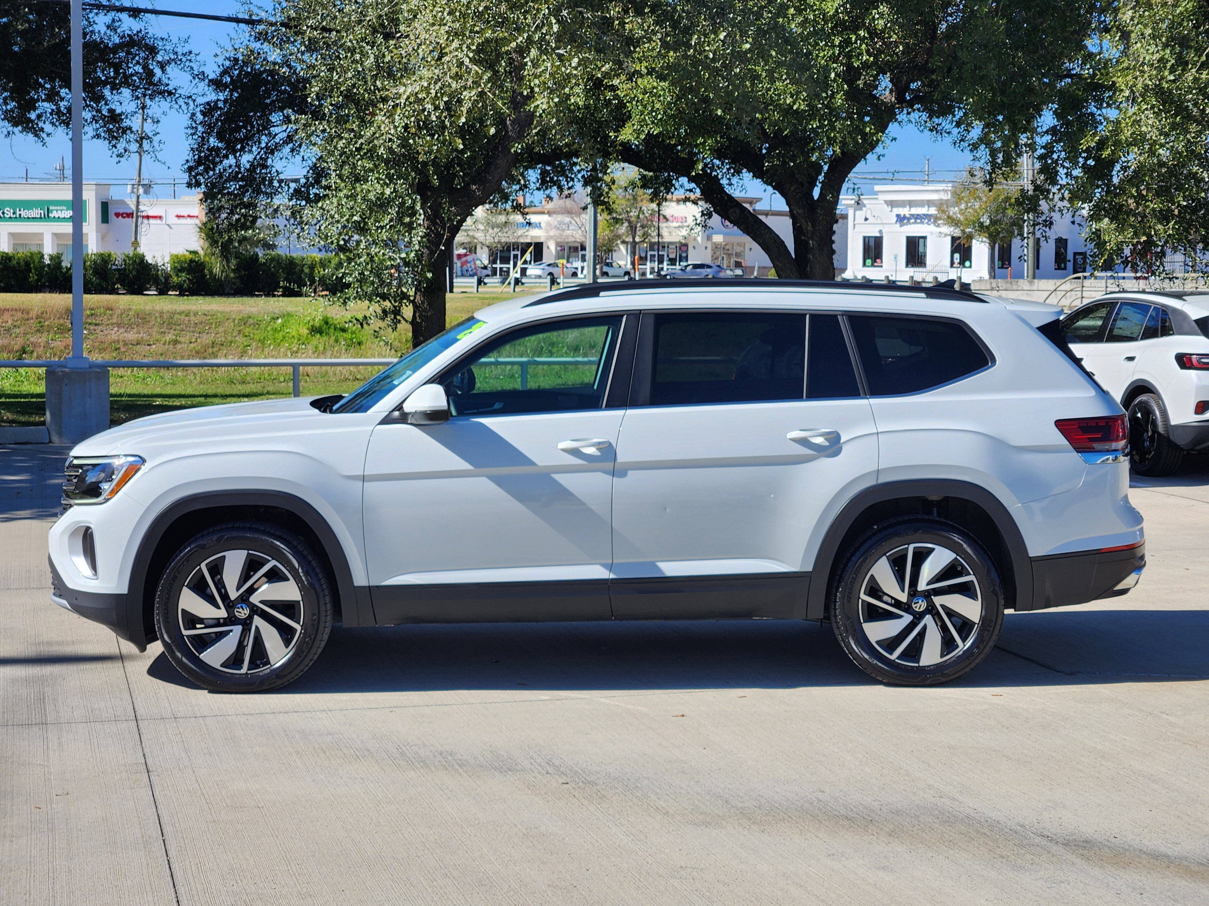 2025 Volkswagen Atlas 2.0T SE w/Technology