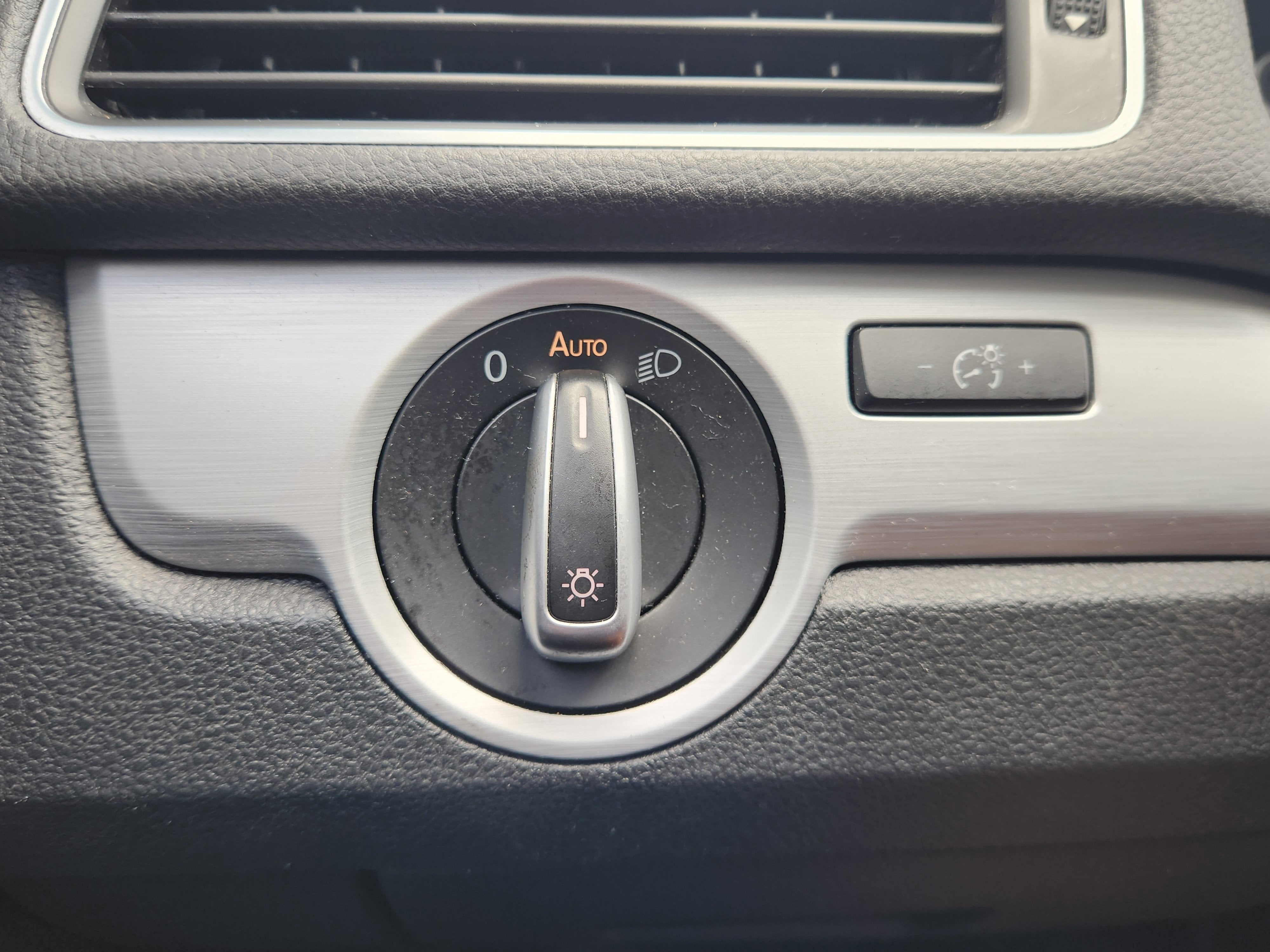 2013 Volkswagen Passat Base