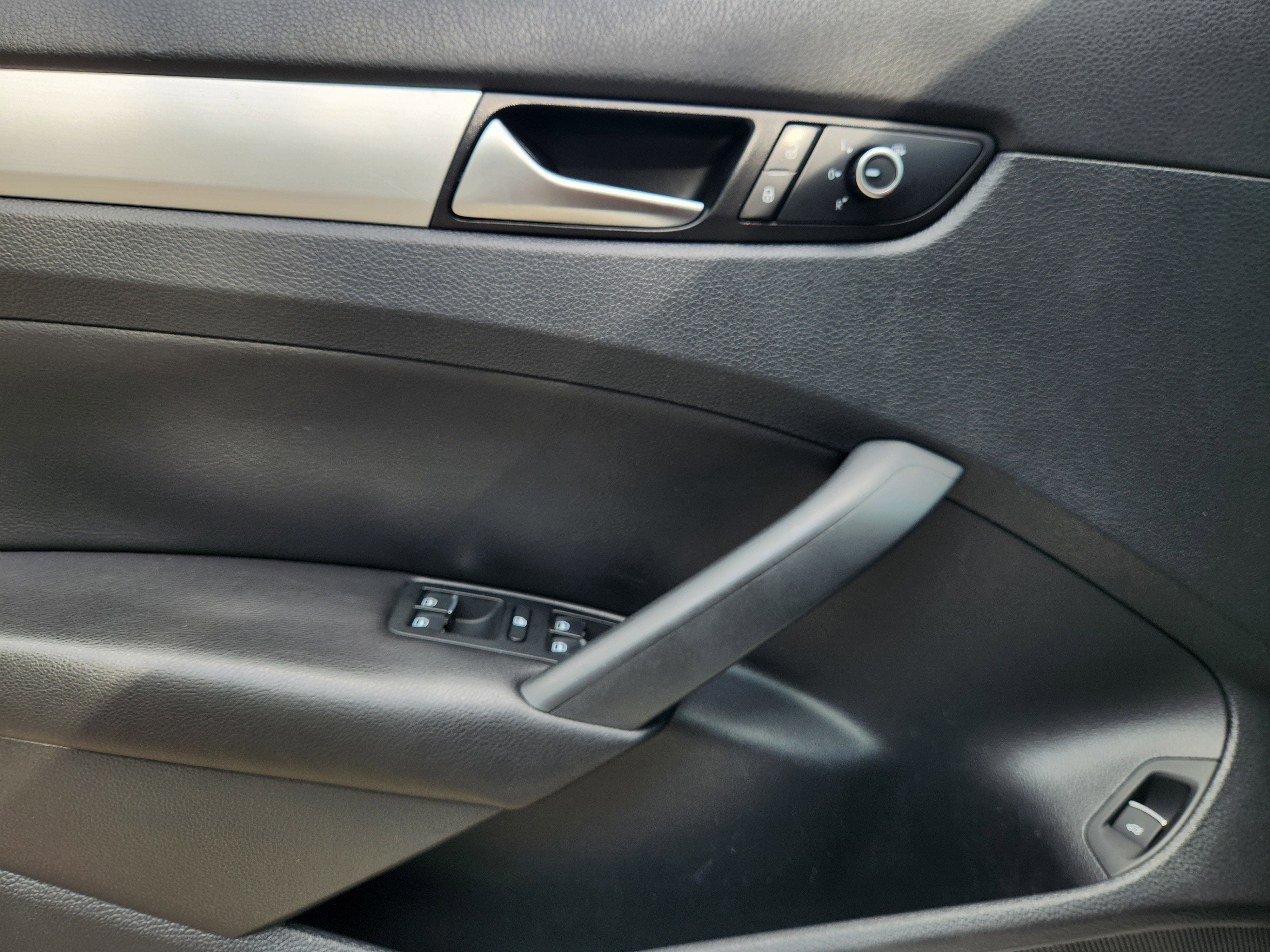 2013 Volkswagen Passat Base