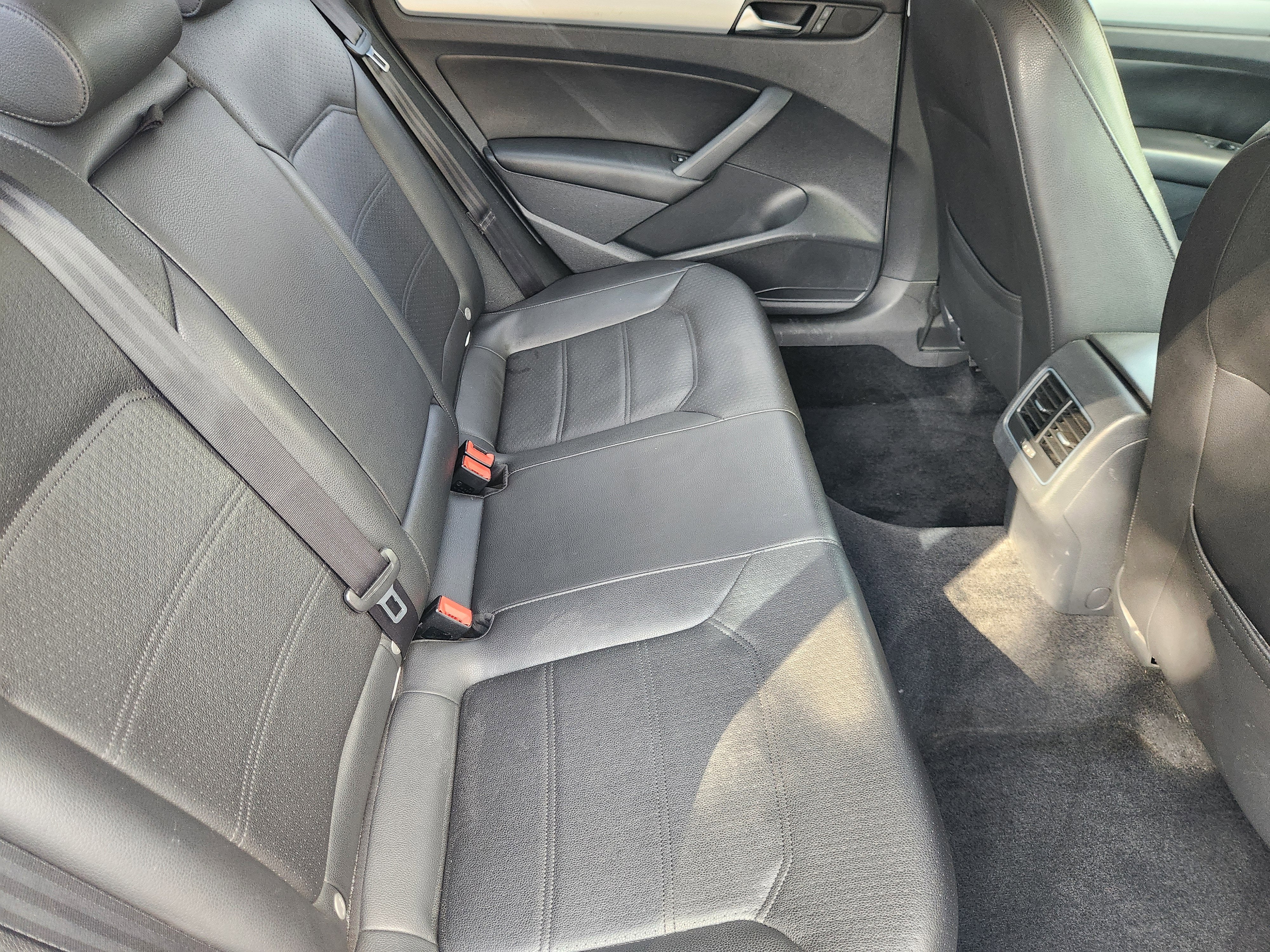 2013 Volkswagen Passat Base