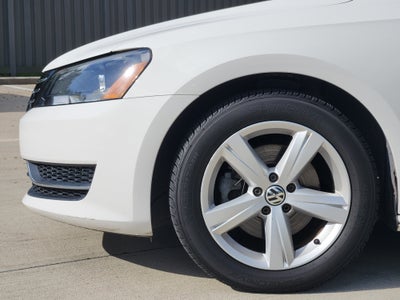 2013 Volkswagen Passat Base