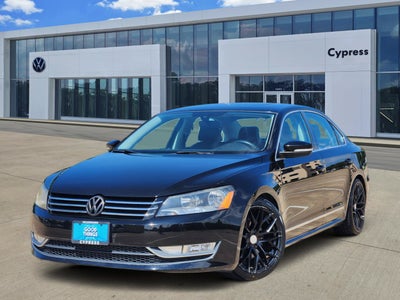 2015 Volkswagen Passat 1.8T SE w/Sunroof & Nav