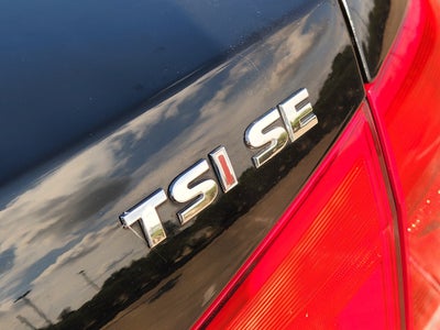 2015 Volkswagen Passat 1.8T SE w/Sunroof & Nav
