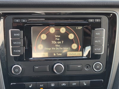 2015 Volkswagen Passat 1.8T SE w/Sunroof & Nav