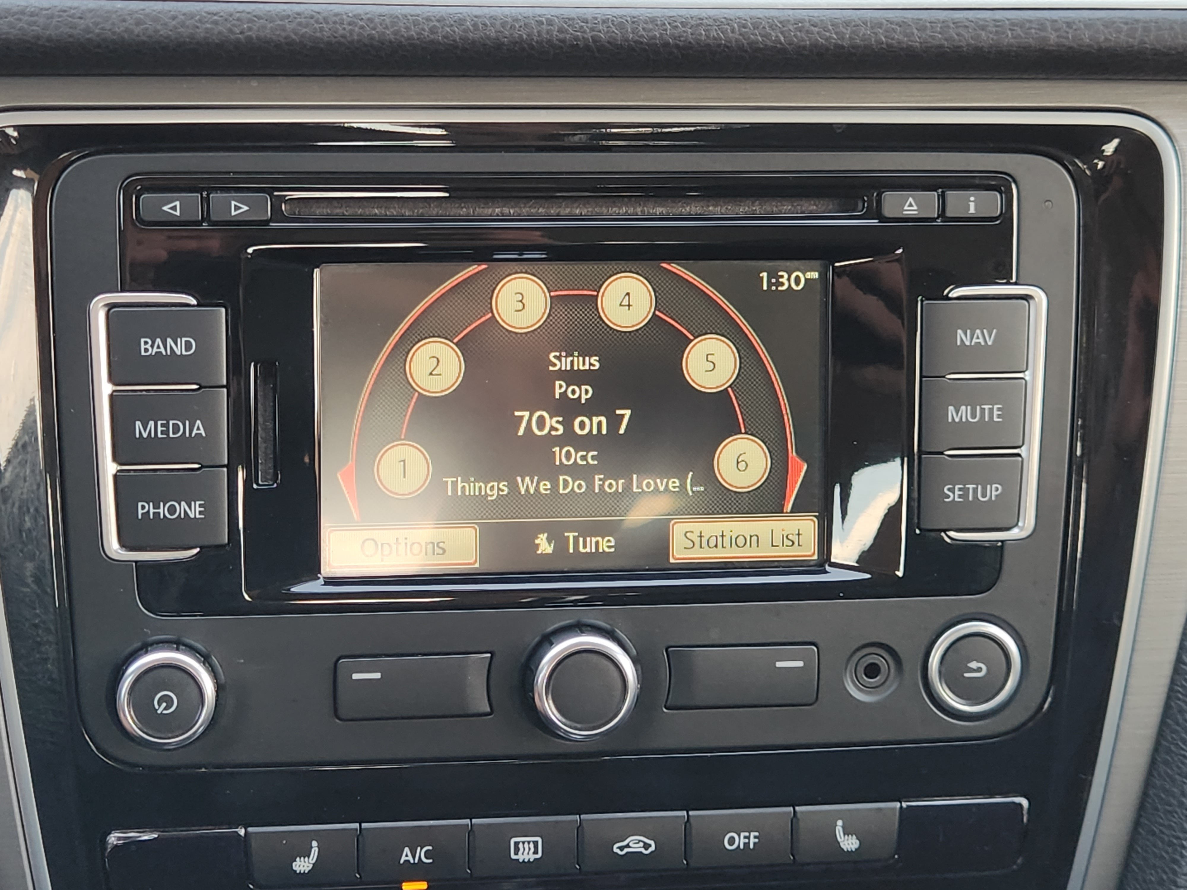 2015 Volkswagen Passat 1.8T SE w/Sunroof & Nav