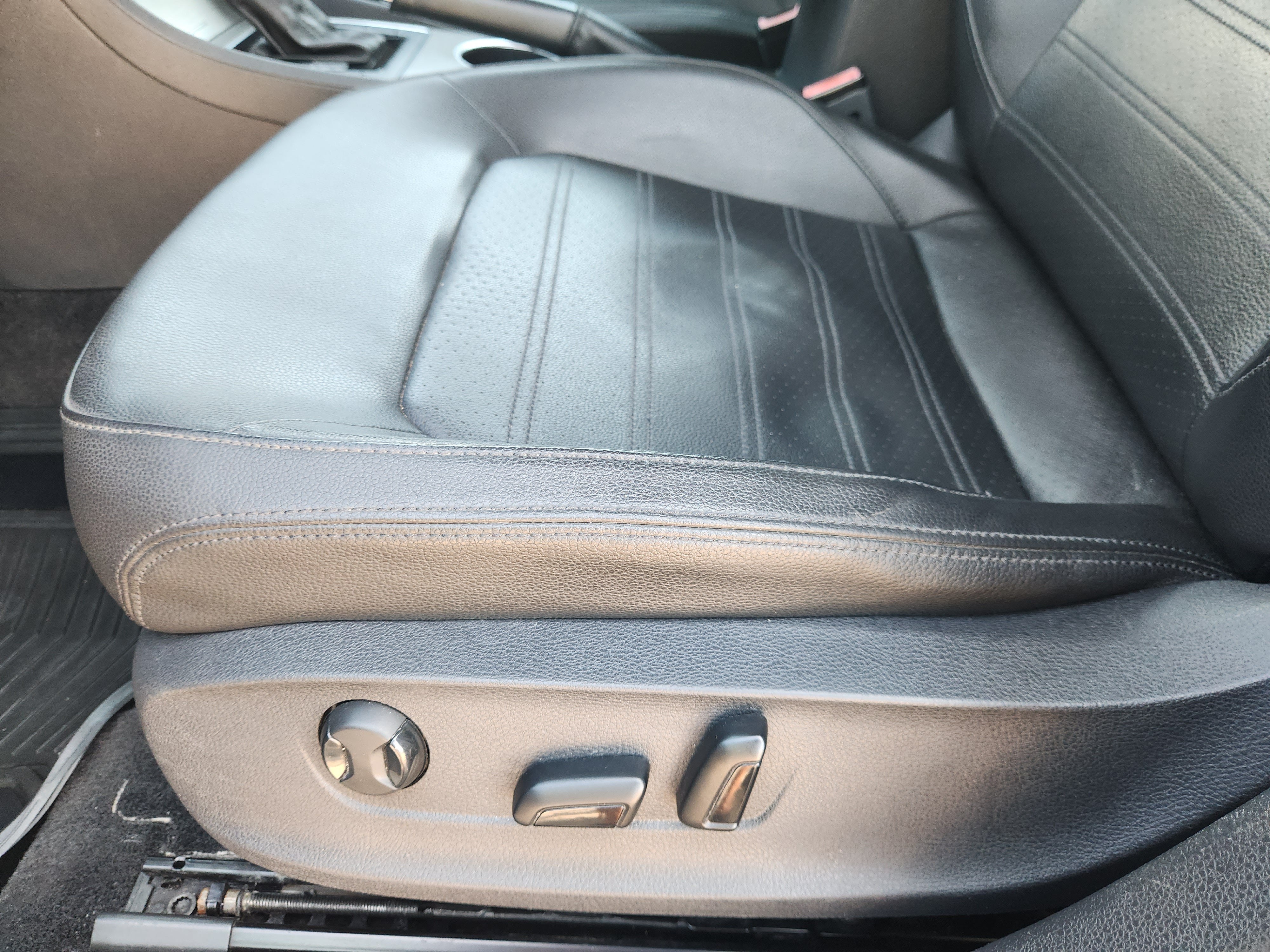 2015 Volkswagen Passat 1.8T SE w/Sunroof & Nav