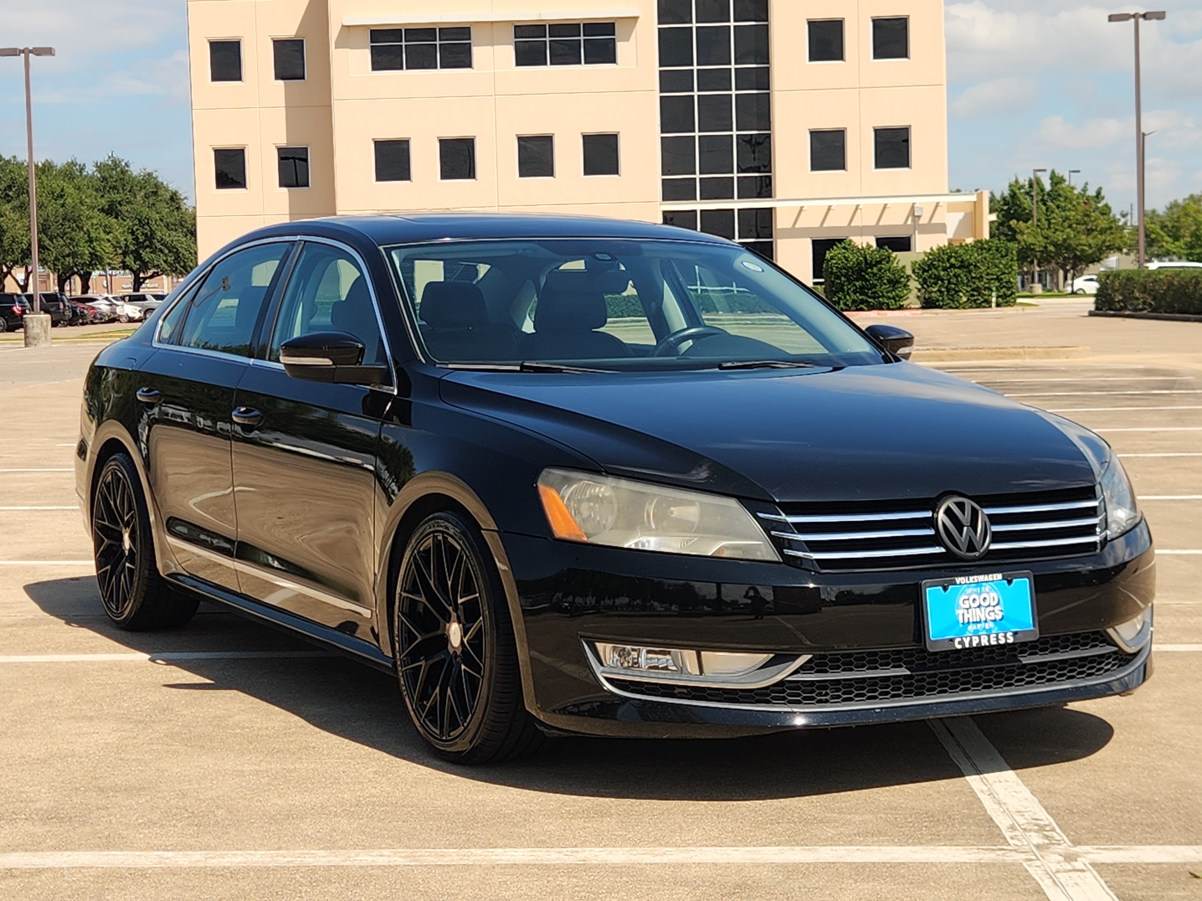 2015 Volkswagen Passat 1.8T SE w/Sunroof & Nav