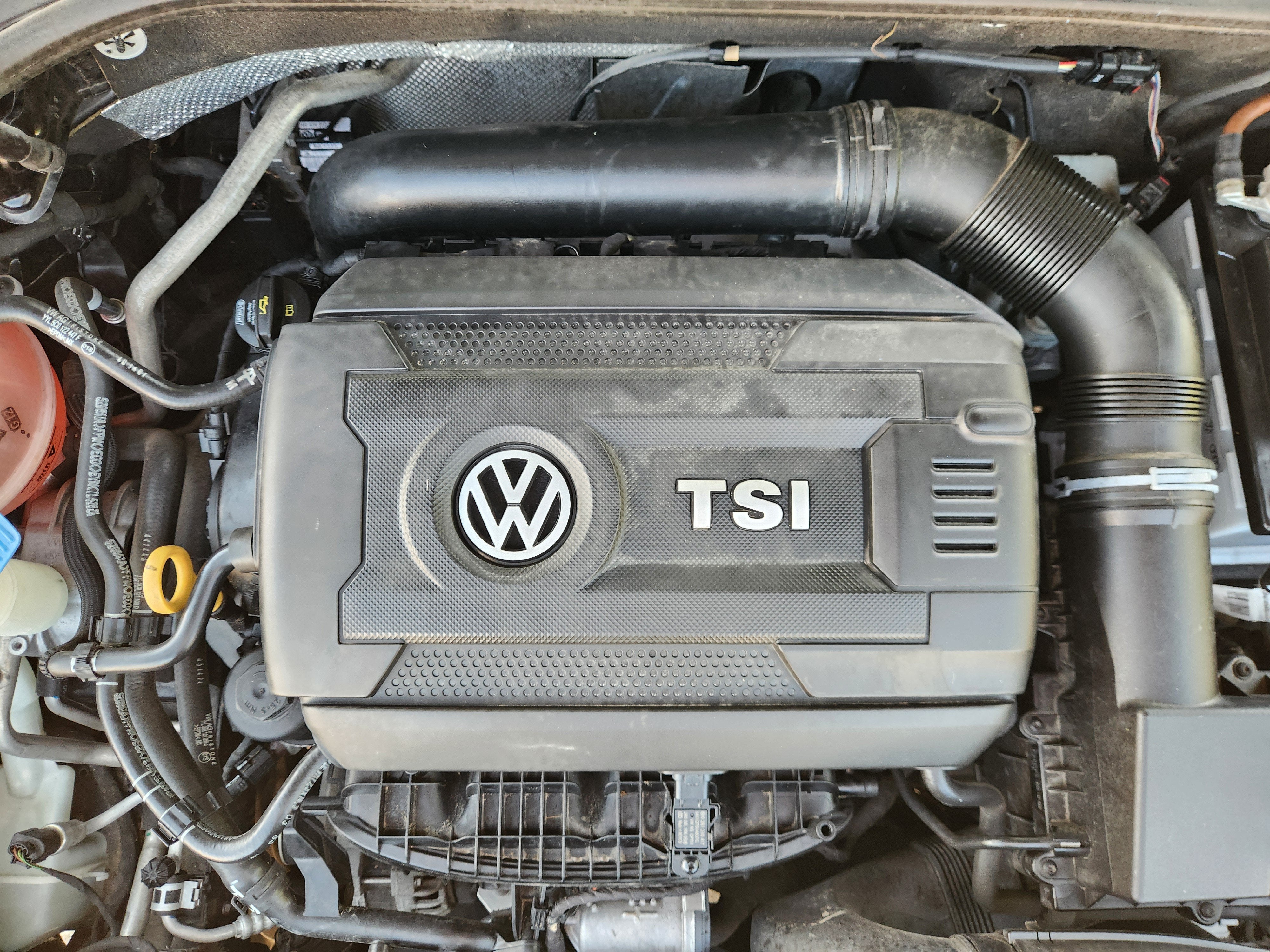 2015 Volkswagen Passat 1.8T SE w/Sunroof & Nav