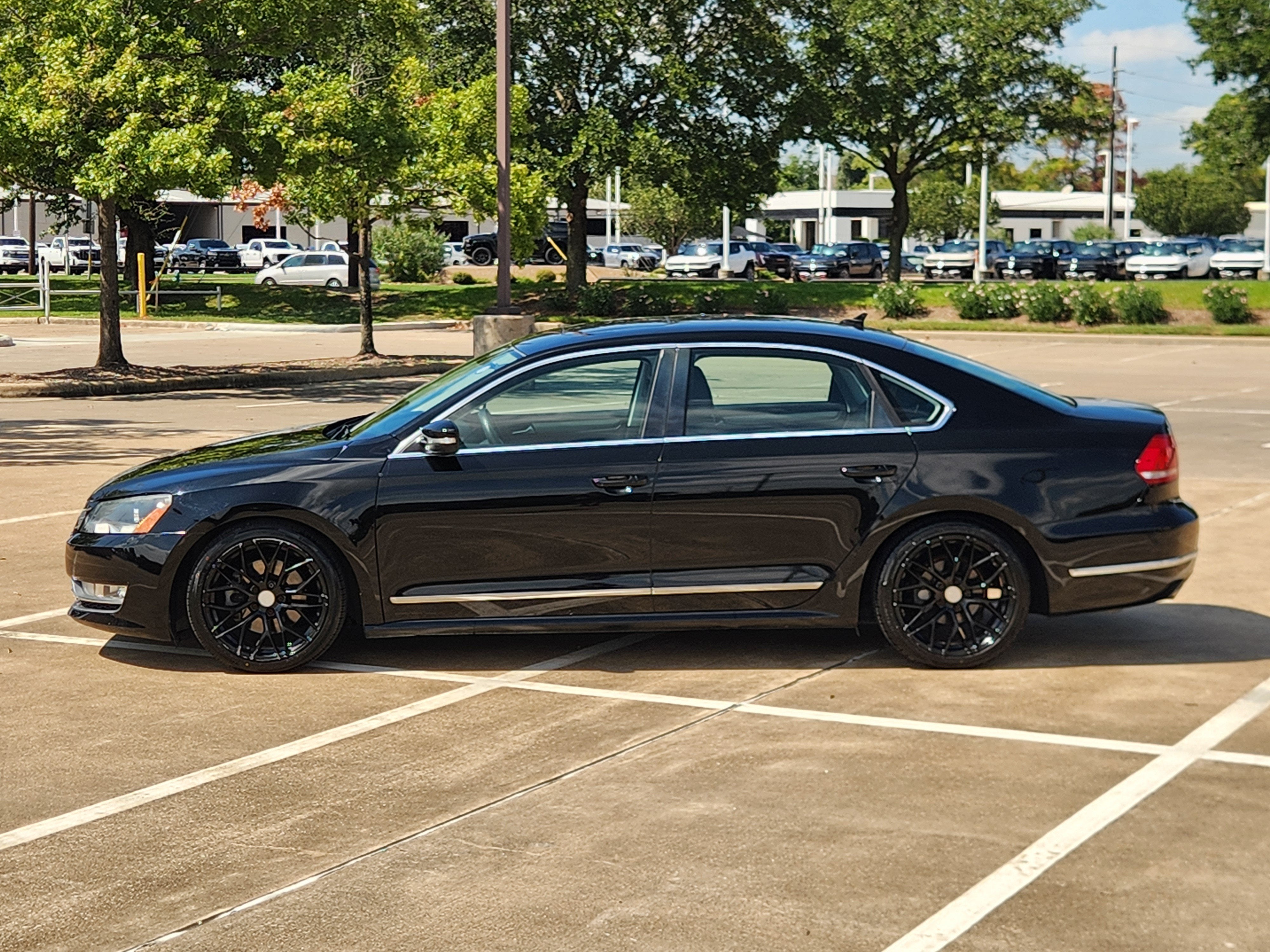 2015 Volkswagen Passat 1.8T SE w/Sunroof & Nav