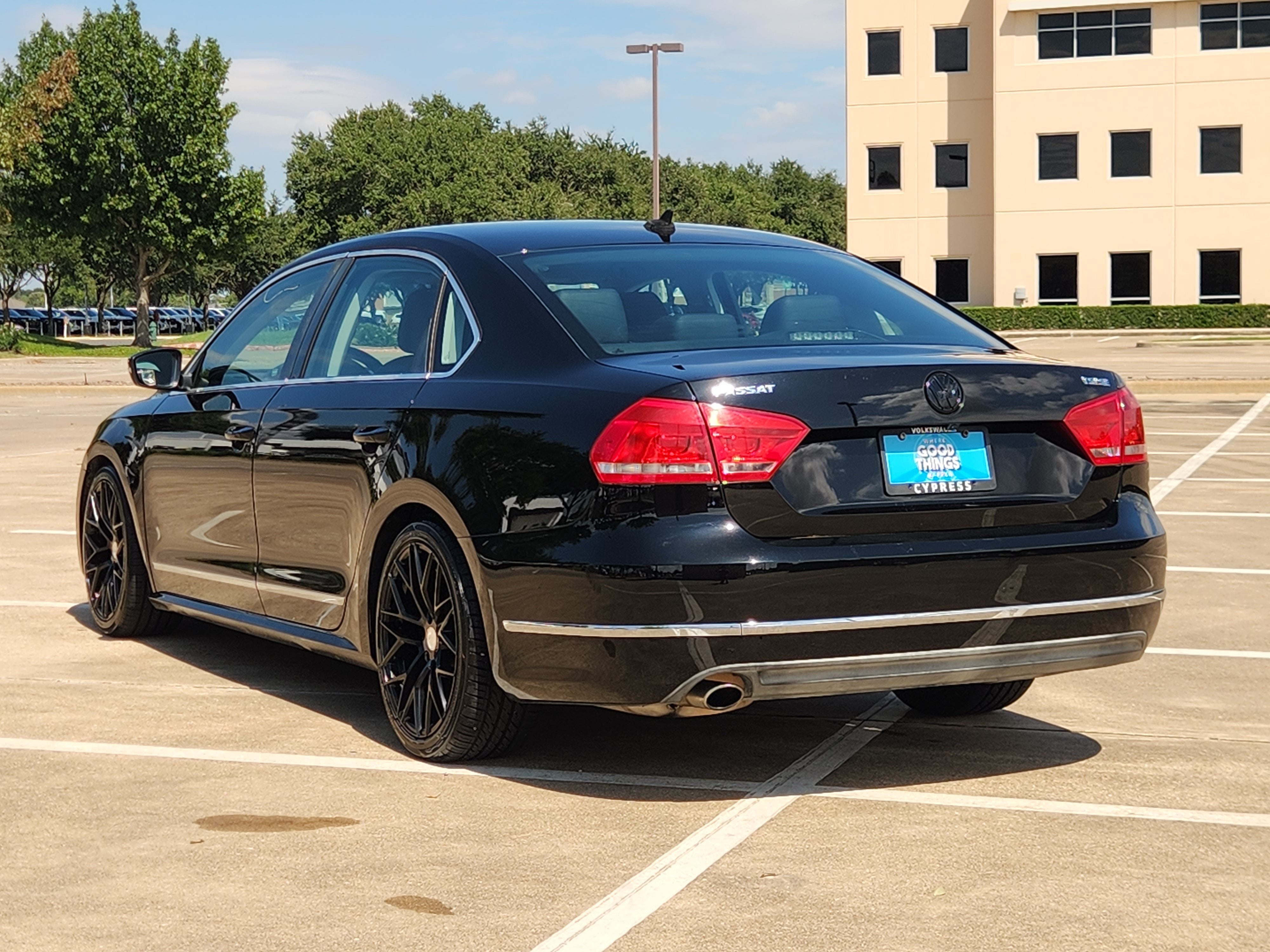 2015 Volkswagen Passat 1.8T SE w/Sunroof & Nav