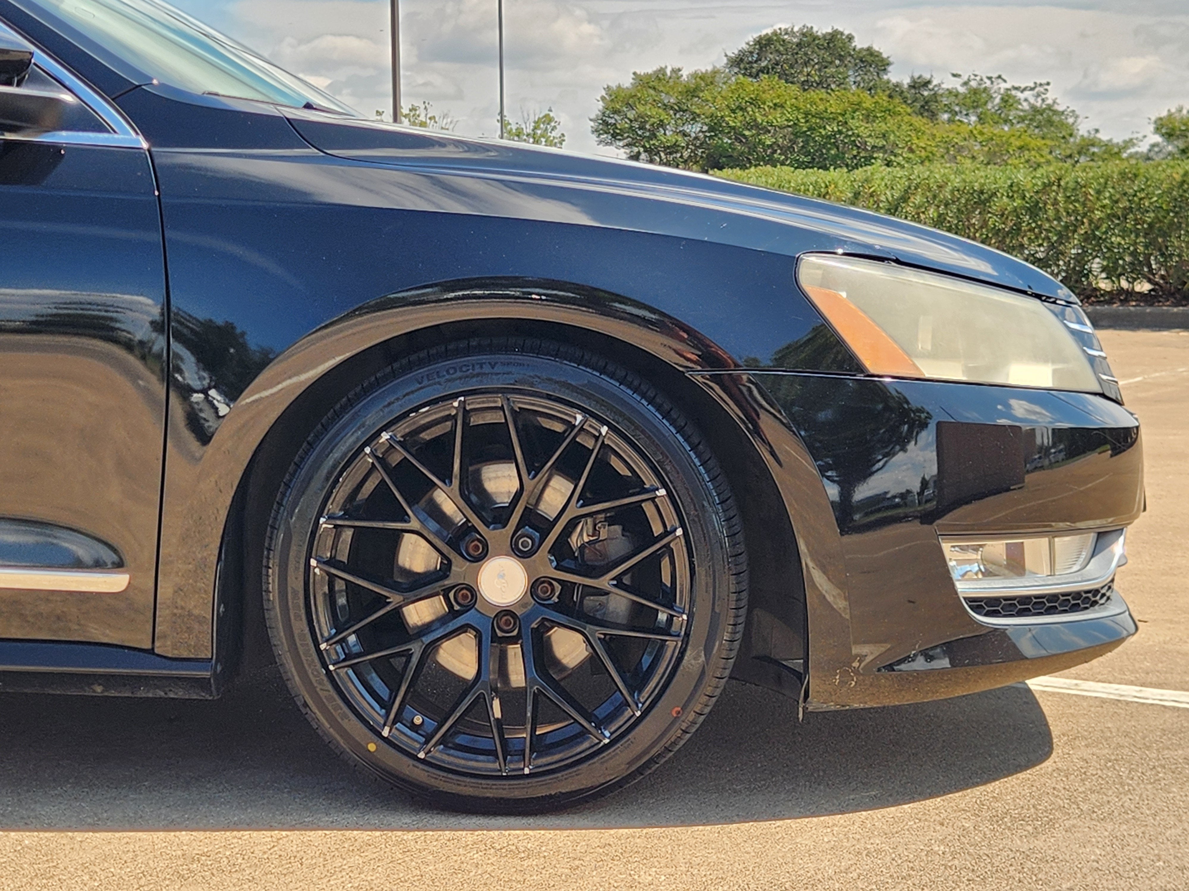 2015 Volkswagen Passat 1.8T SE w/Sunroof & Nav