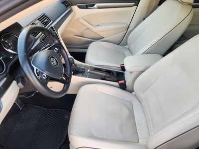 2017 Volkswagen Passat R-Line w/Comfort Pkg