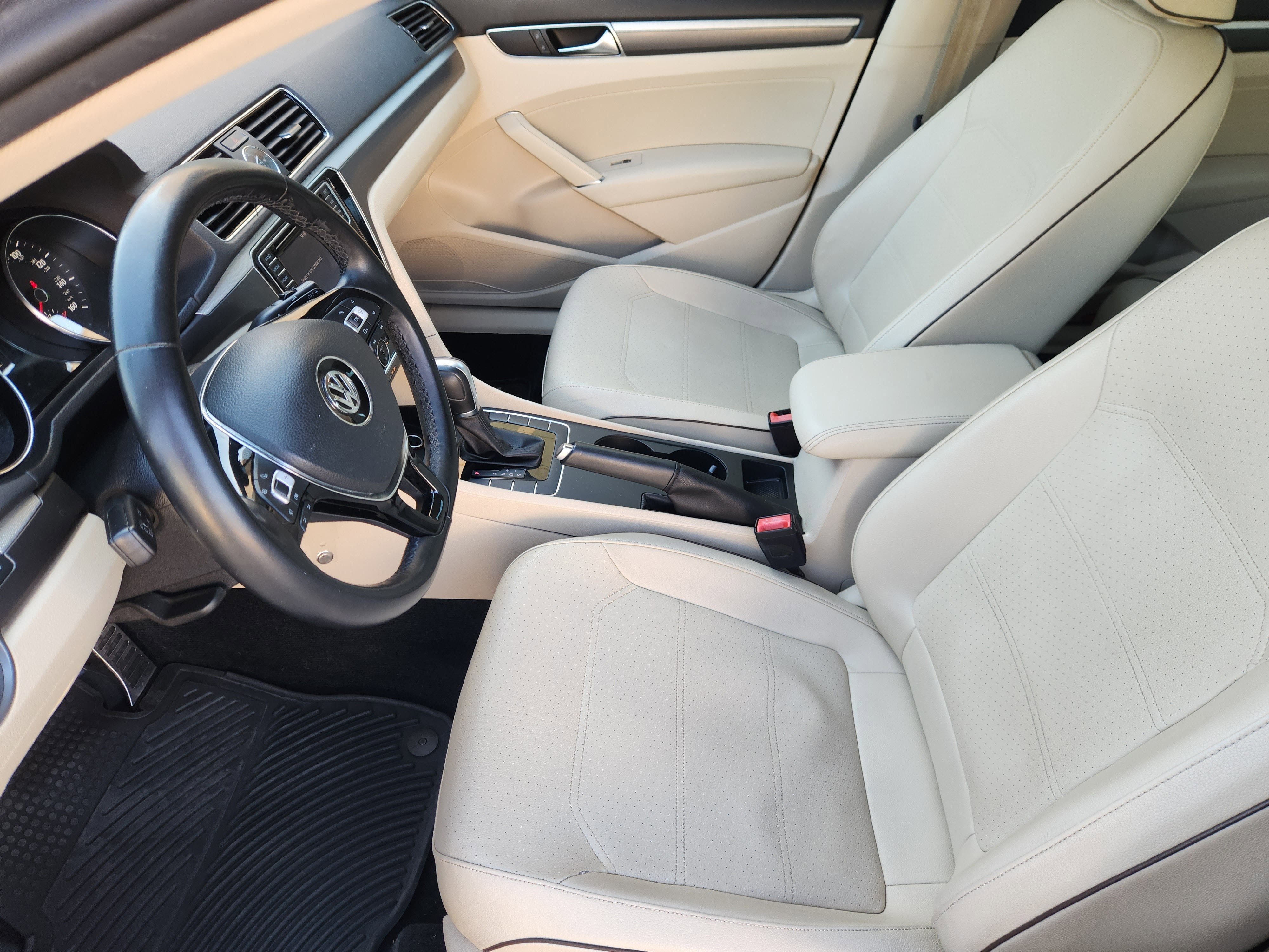 2017 Volkswagen Passat R-Line w/Comfort Pkg